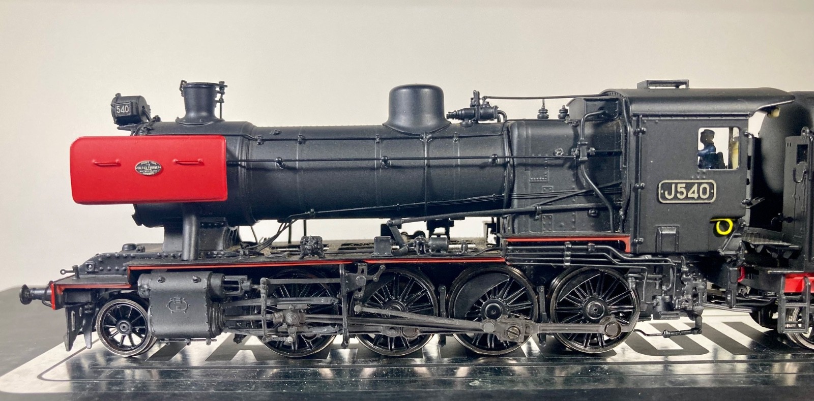 Trainbuilder – Victorian Railways – J Class # J540 Black & Red Steam Locomotive