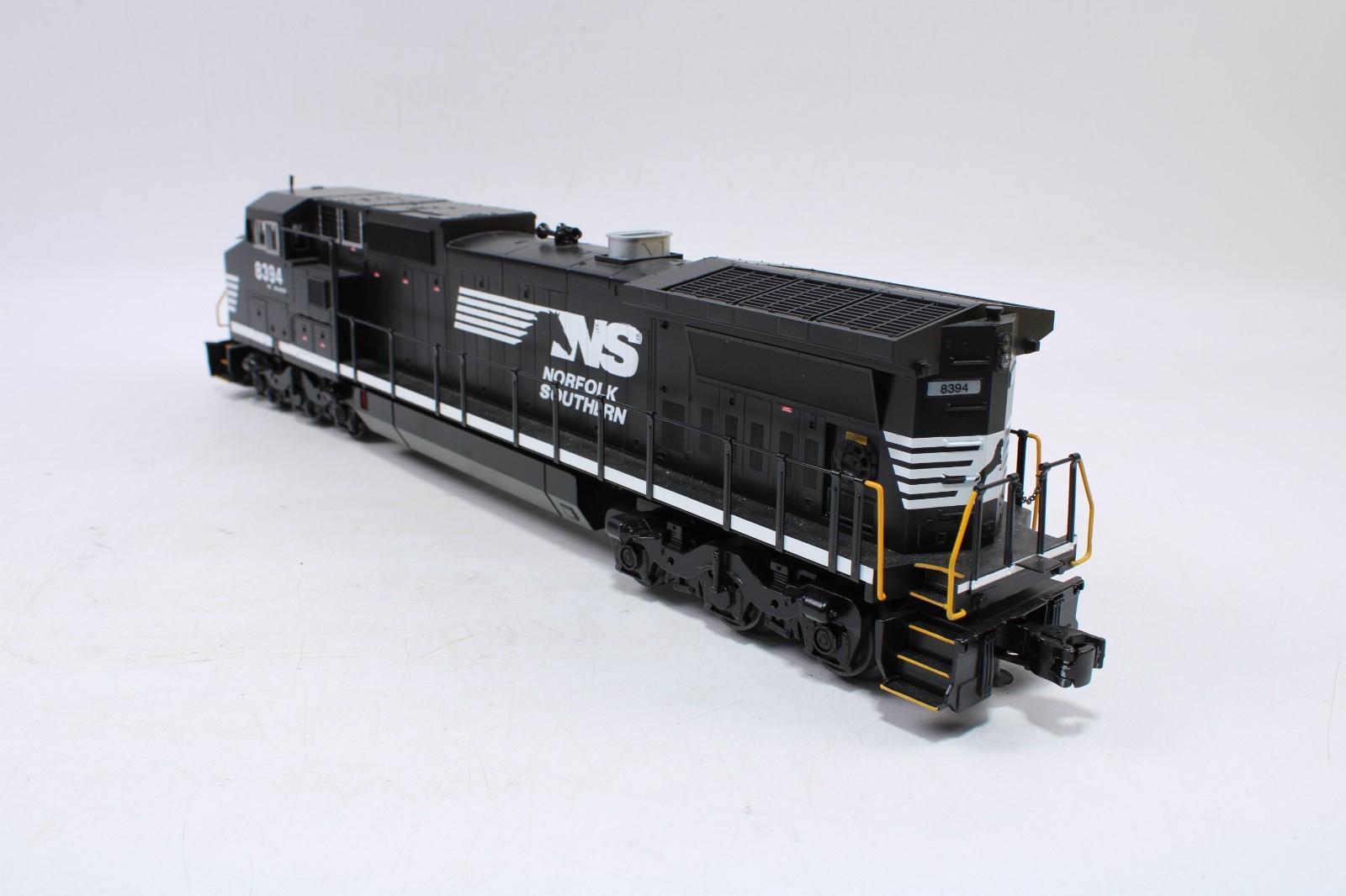 MTH 30-20000-3 O Gauge Dash-8 Diesel Engine Norfolk Southern Non-Powered Dummy