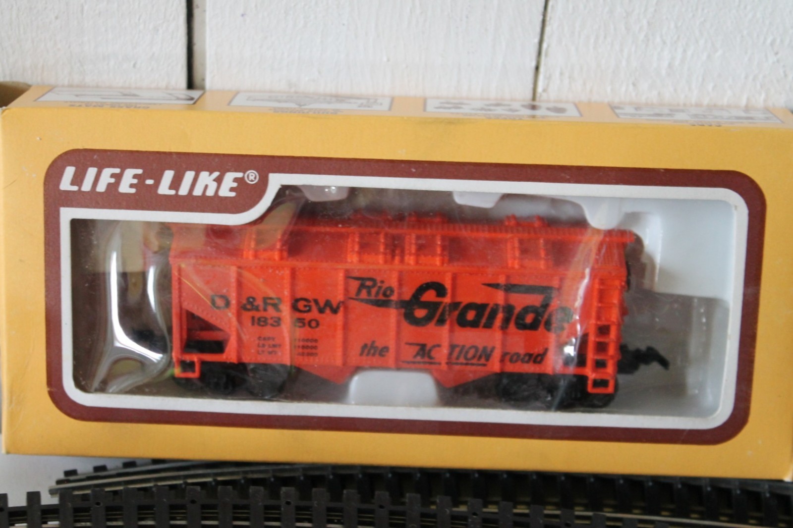 Life-Like Locomotive Train Set Complete Tracks, 5 cars, Transformer, etc.