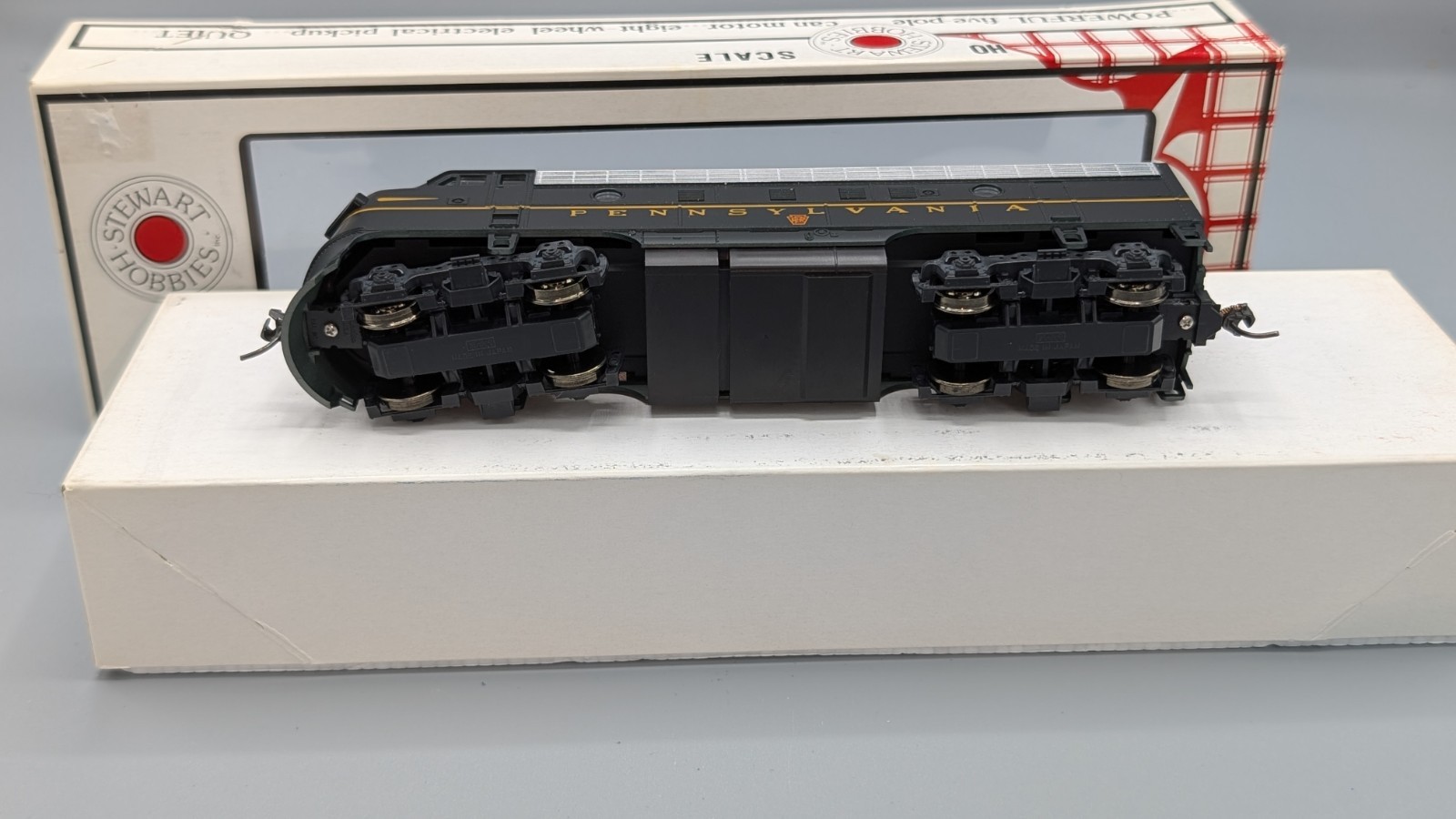 Stewart/Kato HO 8440 F3A Phase IV Powered Pennsylvania RR – Kadee Couplers – NOS