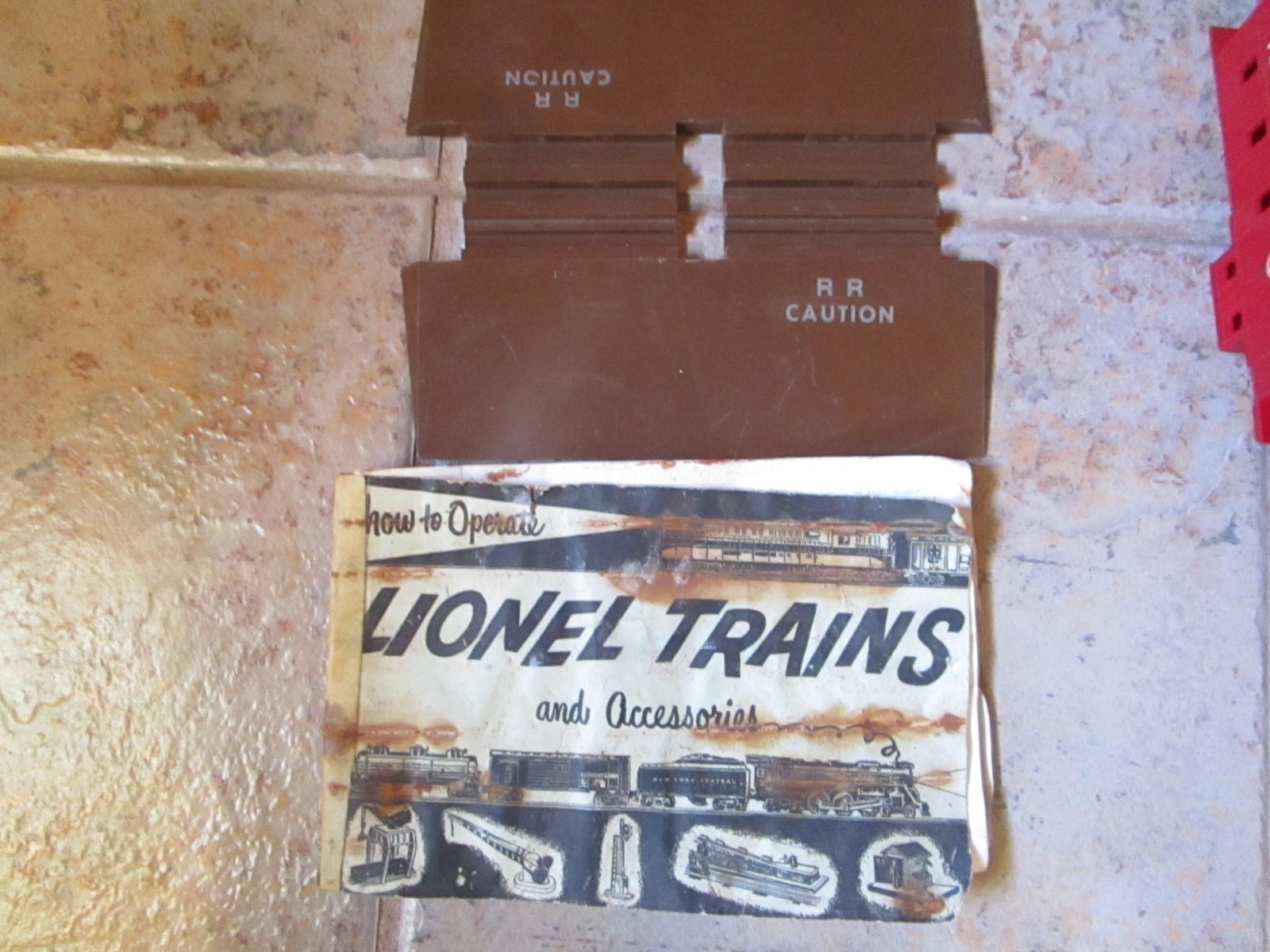 1950’S LIONEL O GAUGE 2328 BURLINGTON ROUTE GP-7 POWERED DIESEL RUNS WITH 5 CARS