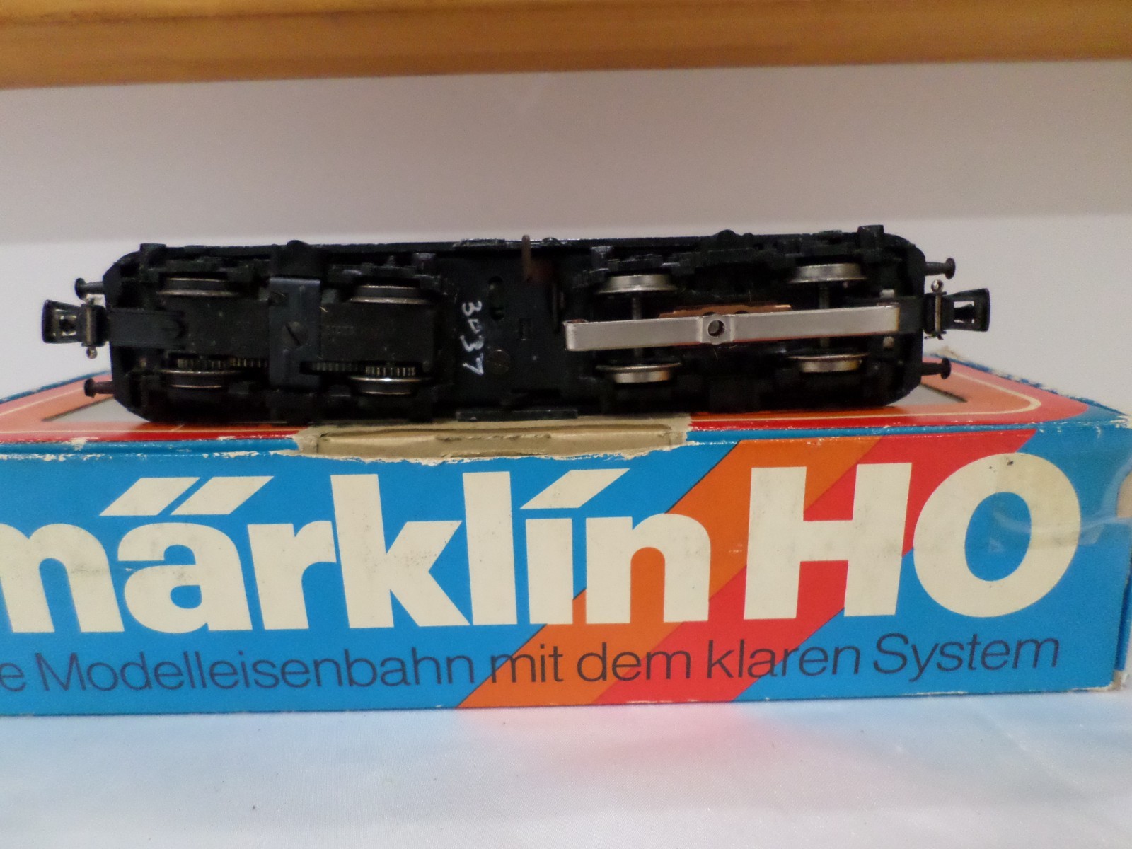 Marklin 3037 HO DB Electric Locomotive, 3 Rail, (Analogue) C5