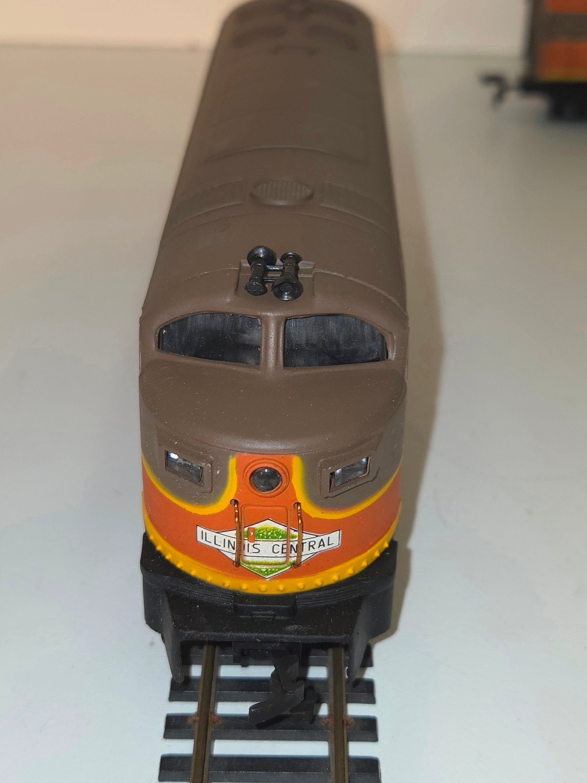 AHM Rivarossi HO Illinois Central FM C-Liner Diesel Locomotives 4022 w/ (3) Cars