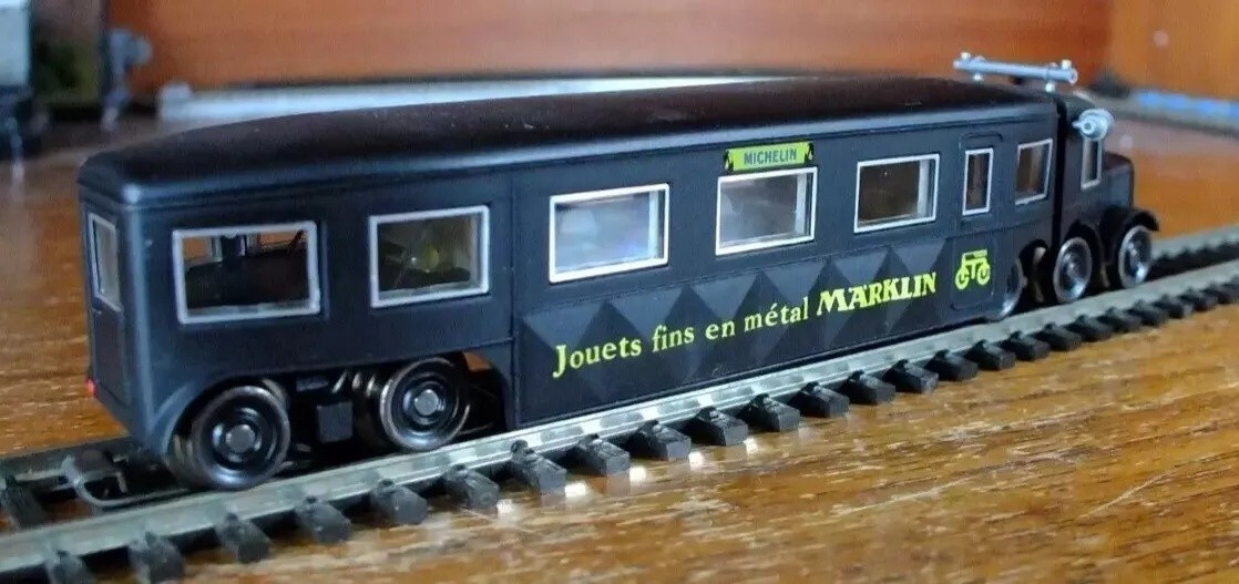 Marklin 3118 HO gauge Micheline Type 11 railcar in black livery
