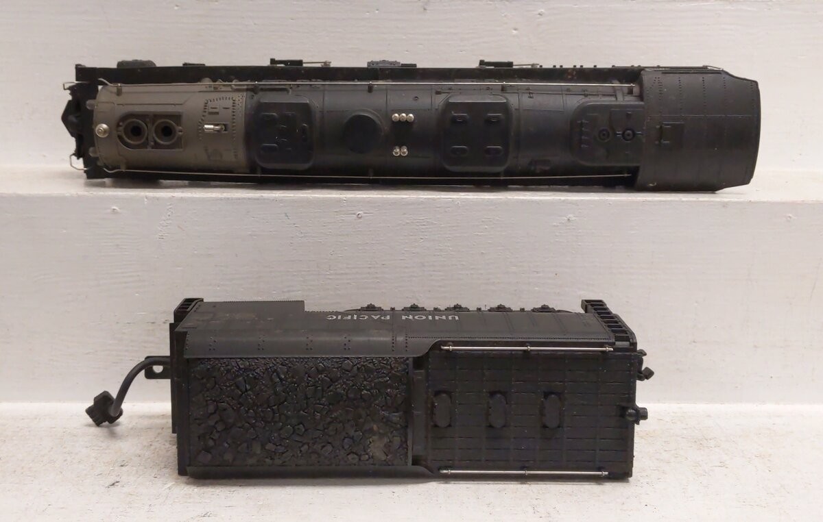 MTH 30-1108-0 O Gauge UP 4-6-6-4 Black Challenger Steam Loco & Tender #3985 LN