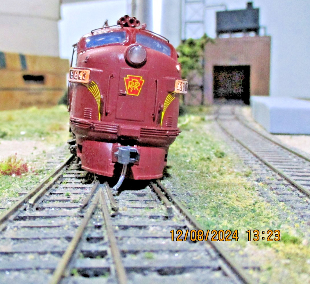 PRR 9843, PRR 9871 FP7A’s BOTH POWERED CUSTOM PAINT/DETALLEDS TRAINPHONE ANTENNA