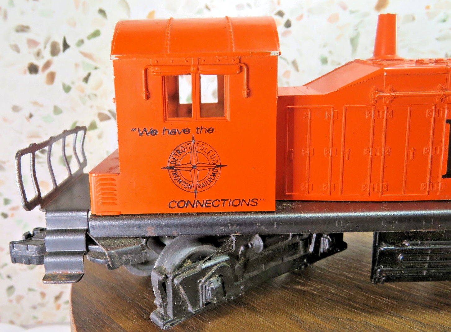 Lionel DT & I 6-8111 O Gauge Orange/Black Diesel Locomotive UNTESTED AS IS