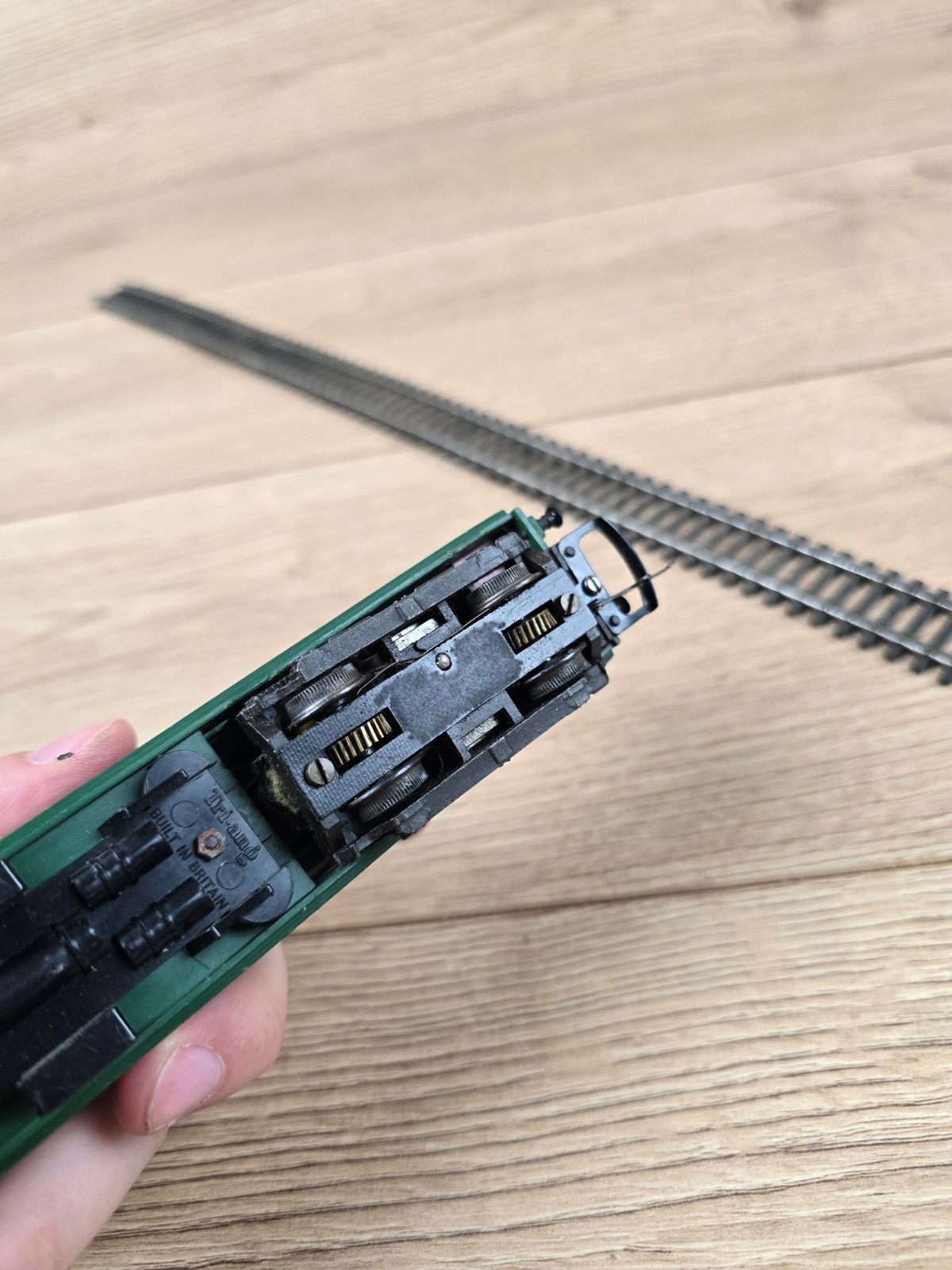 Triang Hornby R156 Southern Rail Suburban Motor Coach S1057S Green OO Gauge