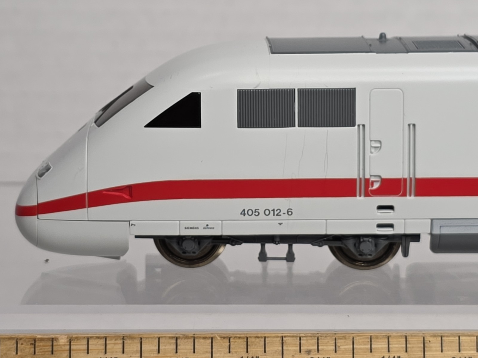 Roco HO Scale 405012-6 Lighted Dummy DB ICE High Speed Bullet Train (B)