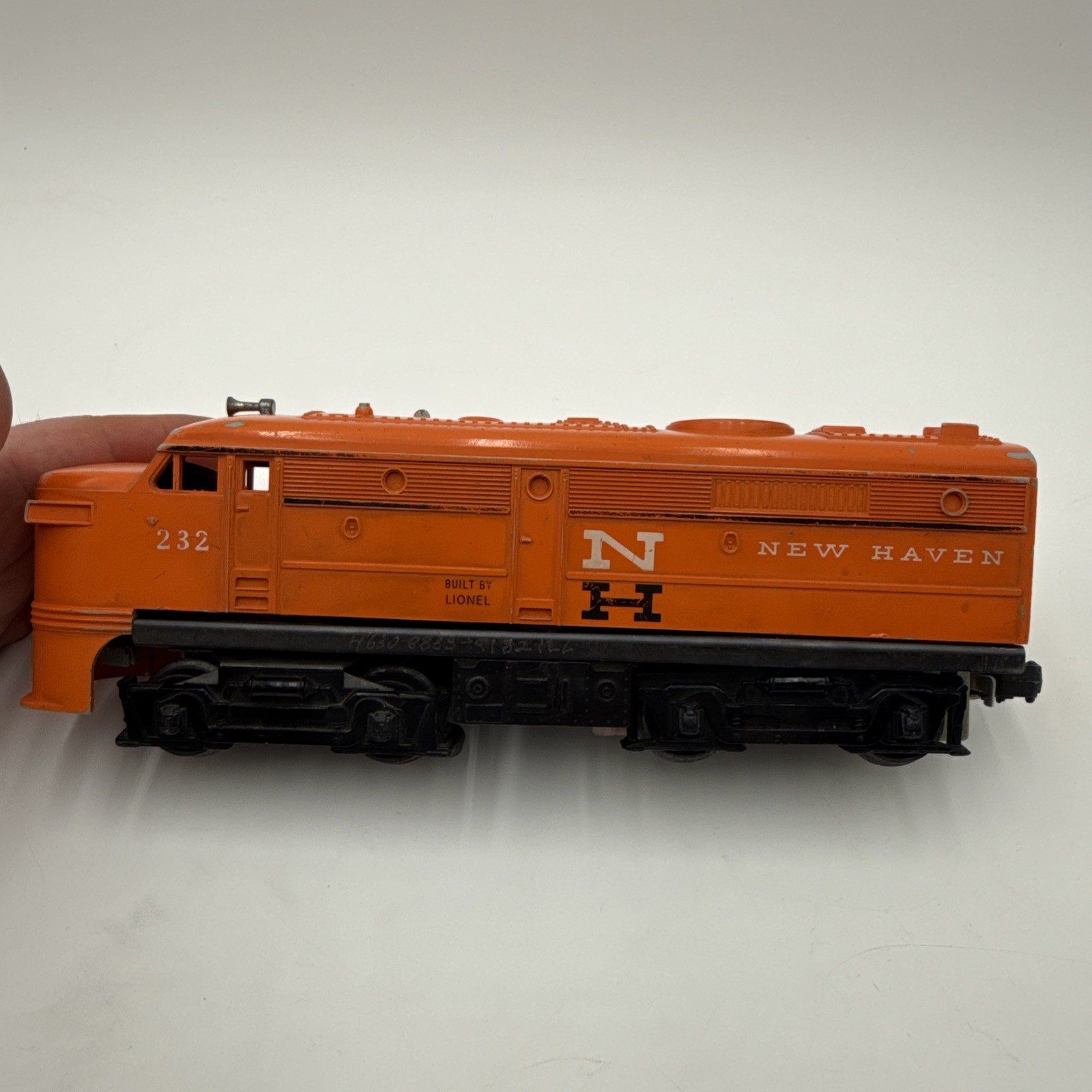 LIONEL POSTWAR O GAUGE NEW HAVEN ALCO DIESEL LOCOMOTIVE #232 – TESTED