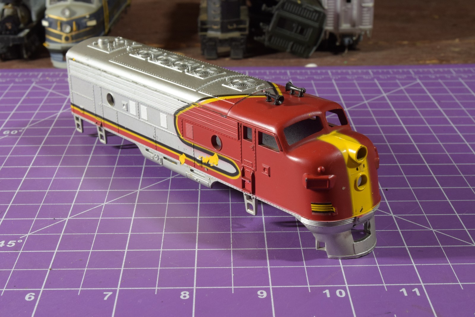 HO Shell F7A Santa Fe Red Warbonnet, cab number? horns and ladders SHL