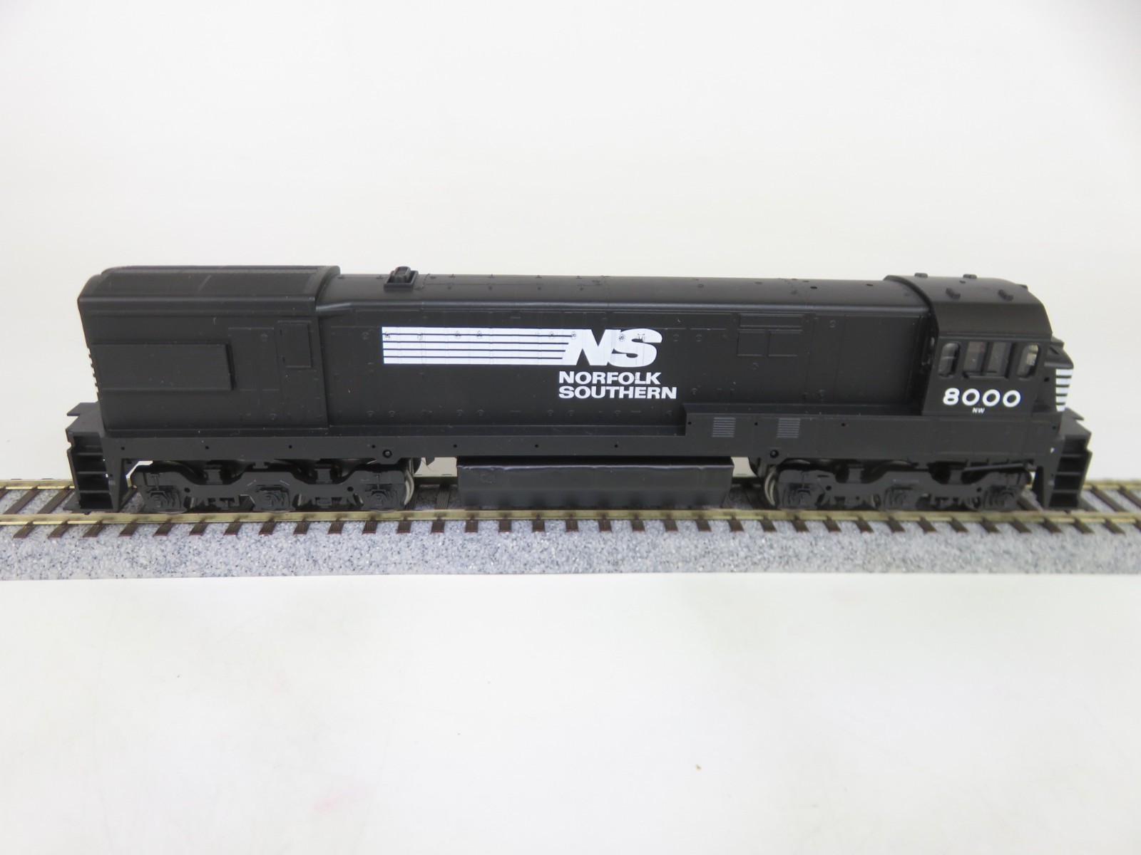Athearn Blue Box 3467 HO Scale NS Norfolk & Southern GE U30C Diesel Locomotive