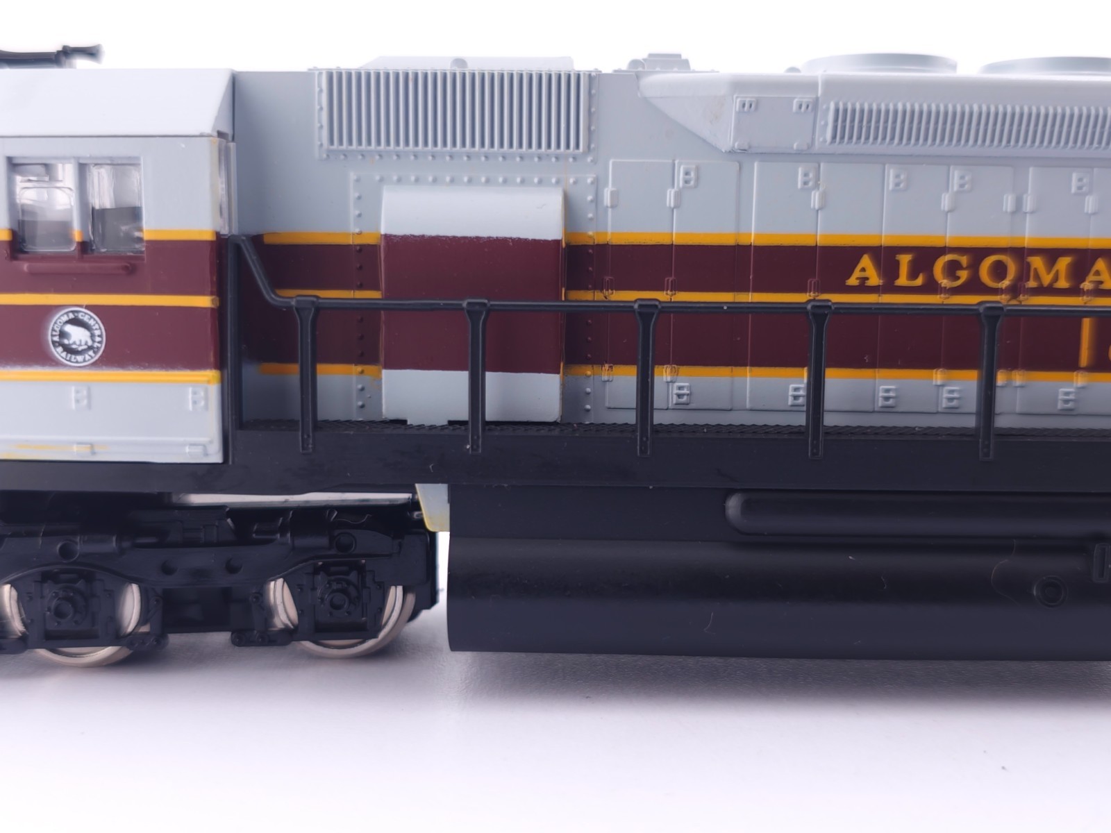 Mehano HO Scale M368 Algoma Central Railway SD-40 Diesel Locomotive ACR 184