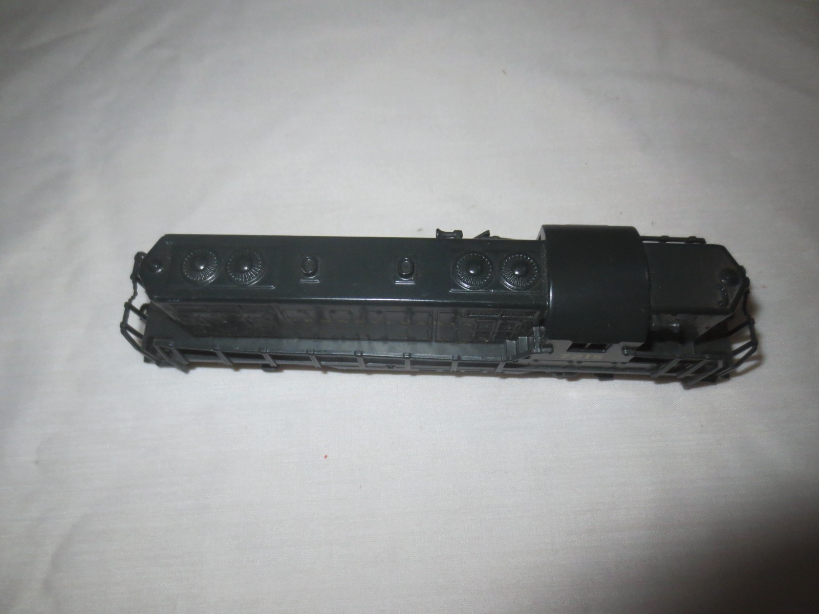 Lionel Locomotive 7215 PA GP-9 series With Decorative Tin 1998