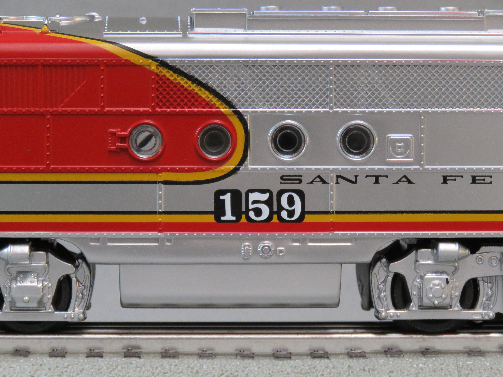 LIONEL SANTA FE LIONCHIEF DIESEL LOCOMOTIVE #159 O GAUGE train sfe 6-84719-E NEW