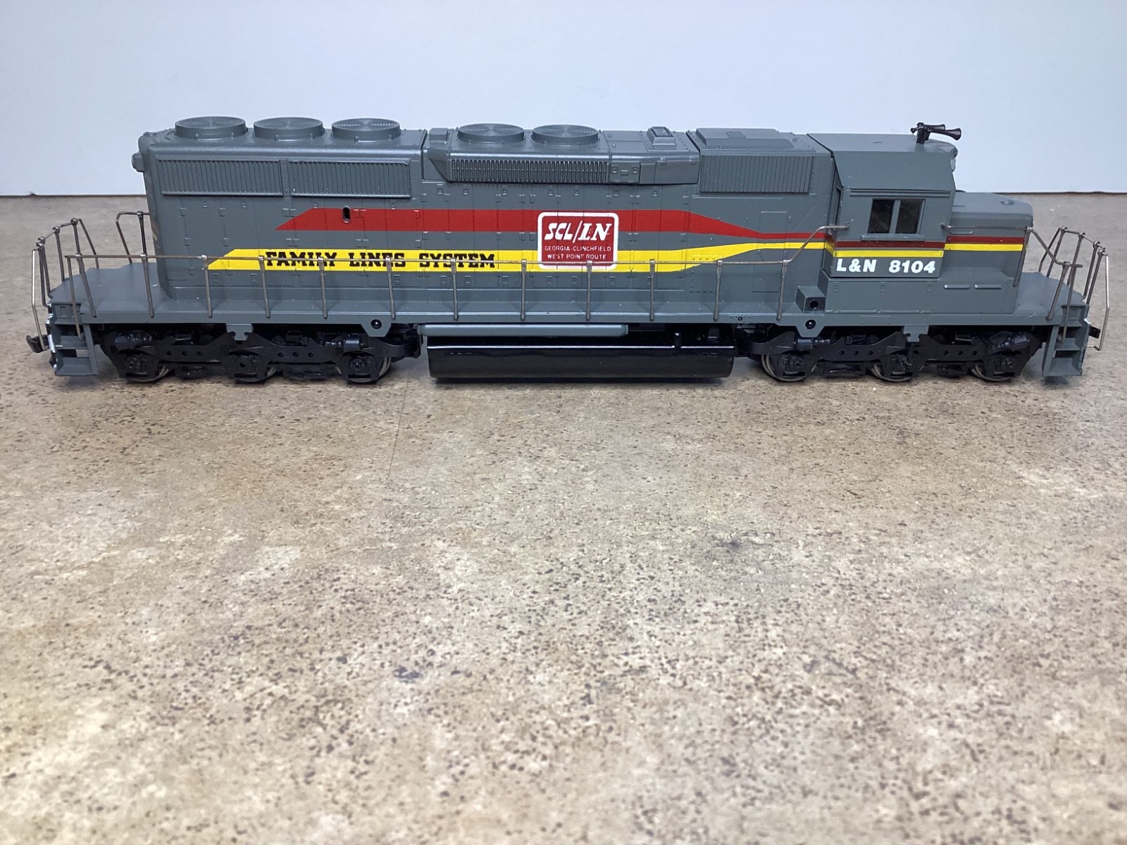 Clean Athearn Family Lines L&N SD40-2 HO DC Powered