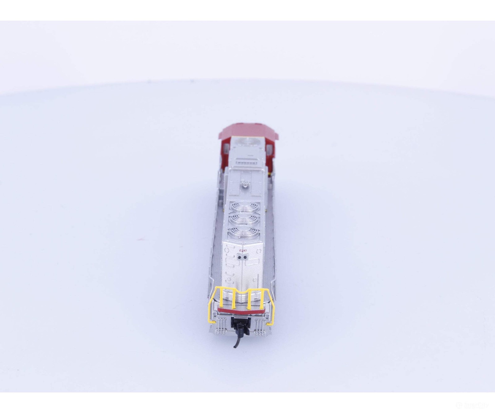 Athearn 10702 N SD75M Warbonnet Diesel Locomotive Santa Fe (SF) 226 Analog DC