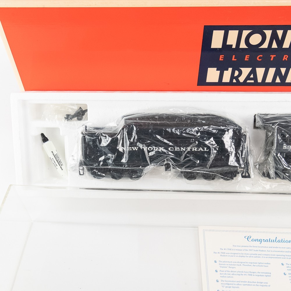 Lionel 6-18005 O NYC 4-6-4 700E Hudson Steam & Tender #5340 w/ Display Case