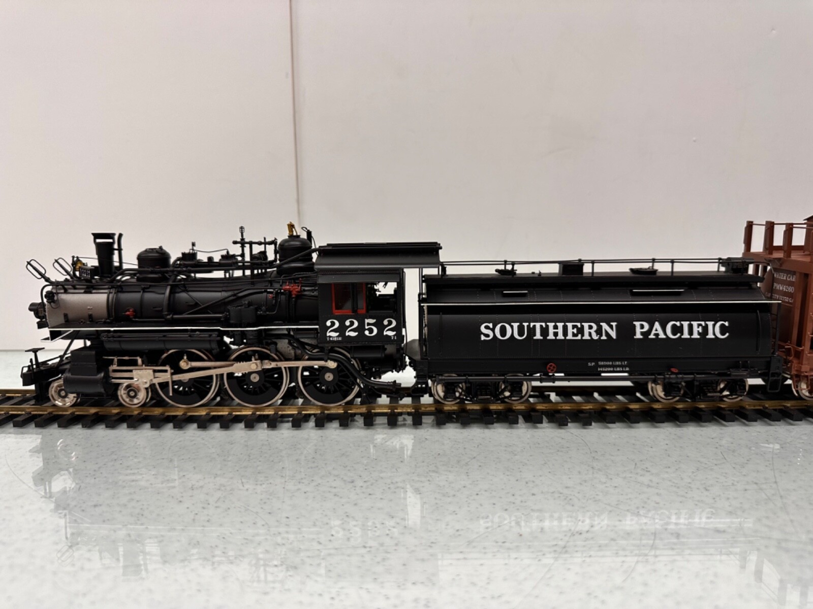 Southern Pacific Fire Train Engine # 2252 w/Tender & (2) Water Cars 2 Rail NEW