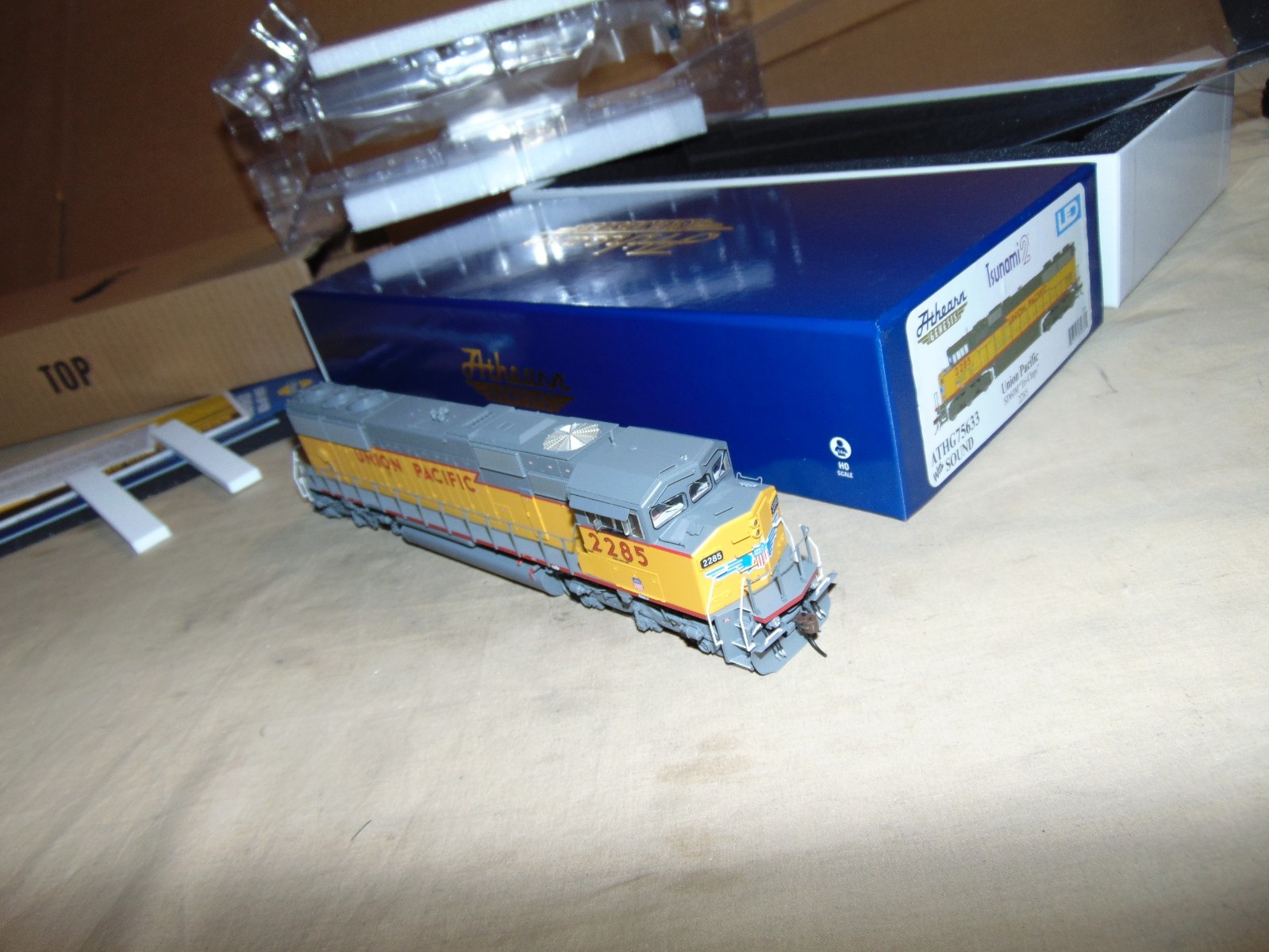 ATHEARN GENESIS HO 75633 UNION PACIFIC SD60M TRI CLOPS + DCC & SOUND -BRAND NEW