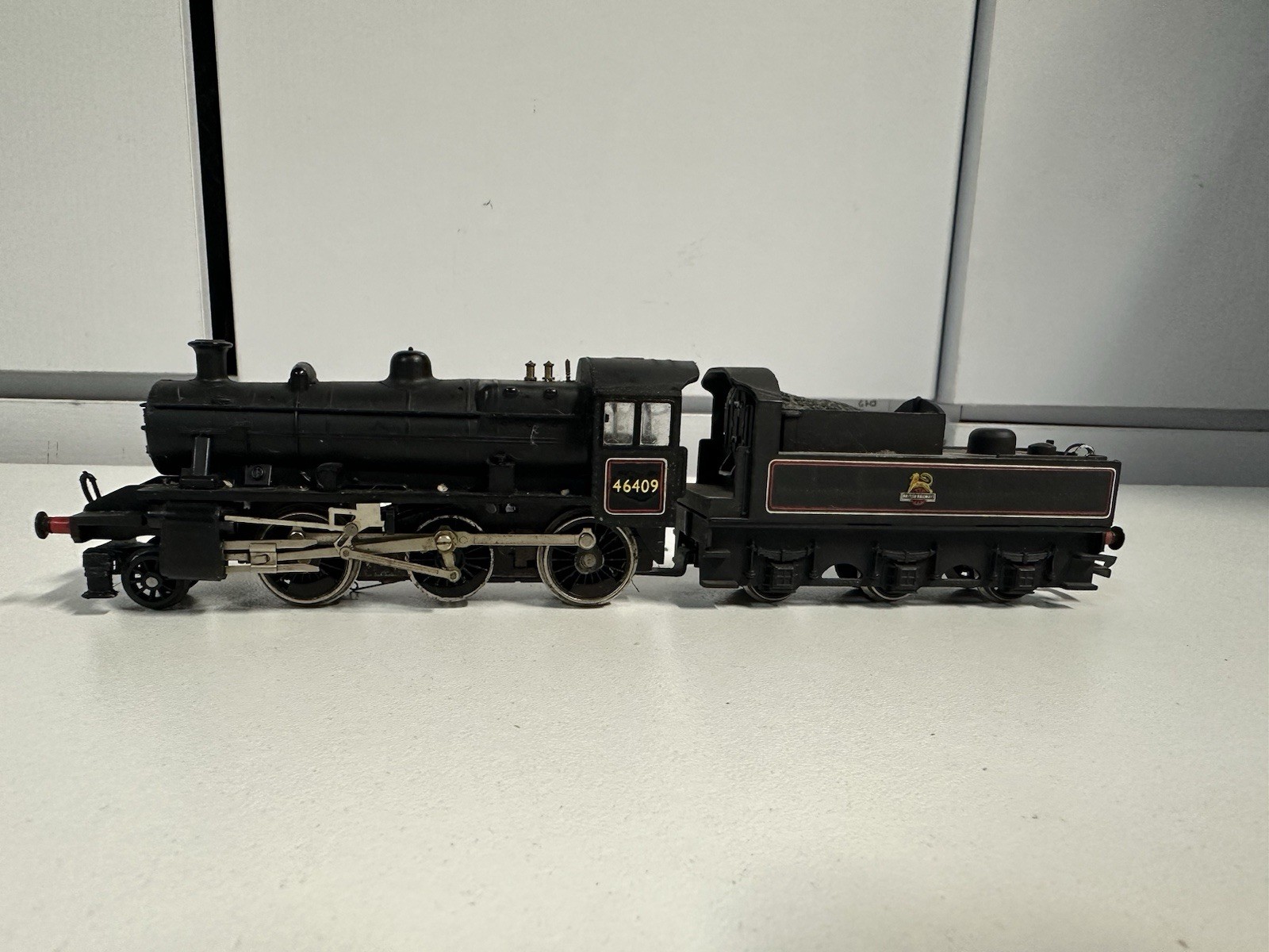 TRIANG BR BLACK STEAM LOCOMOTIVE WITH TENDER 46409