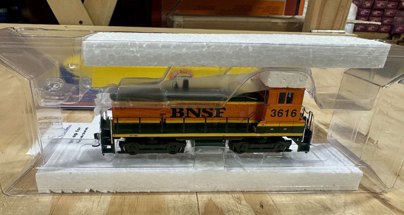 Athearn HO 95806 BNSF SW1000 #3616 New! DCC Ready