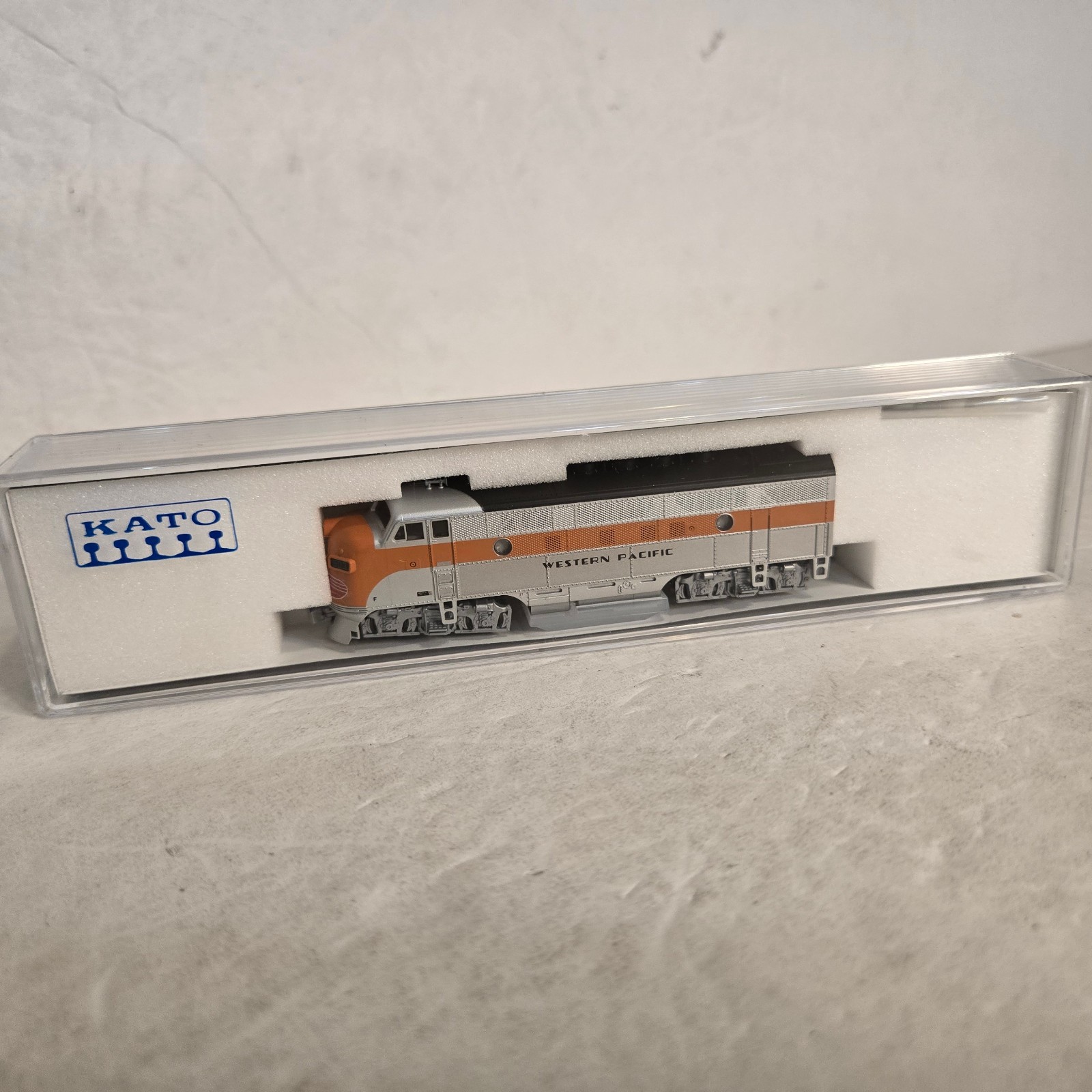 Kato 176-1203 N Scale Western Pacific EMD F3-A Loco. Runs.