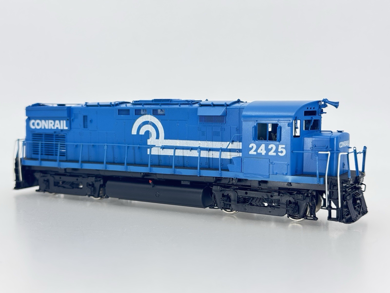 HO Scale Overland Models OMI 1925 Conrail Alco C425 Diesel Locomotive CR #2425
