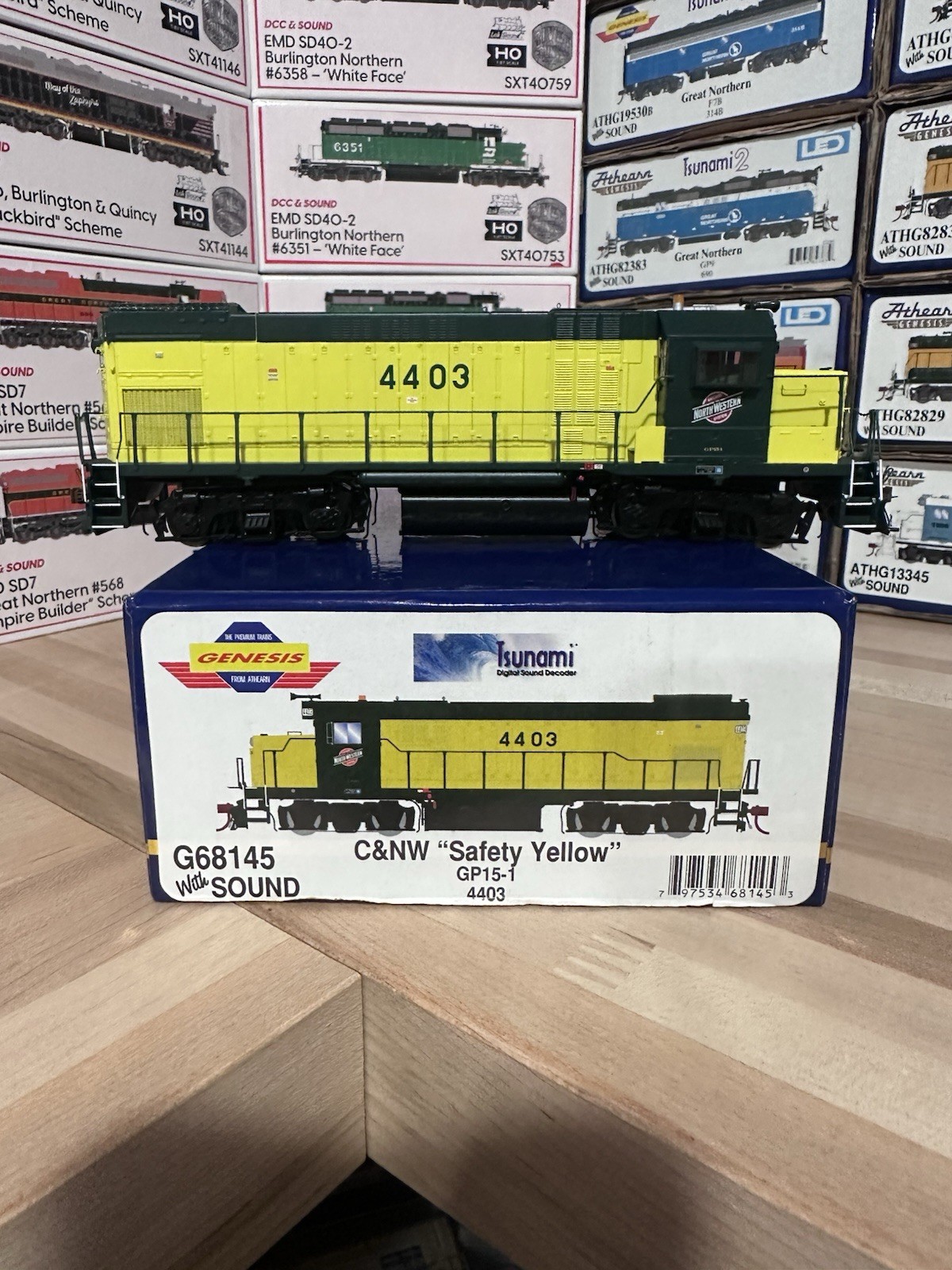 Athearn Genesis HO EMD GP15-1 Chicago & North Western #4403 DCC&Sound LNIB