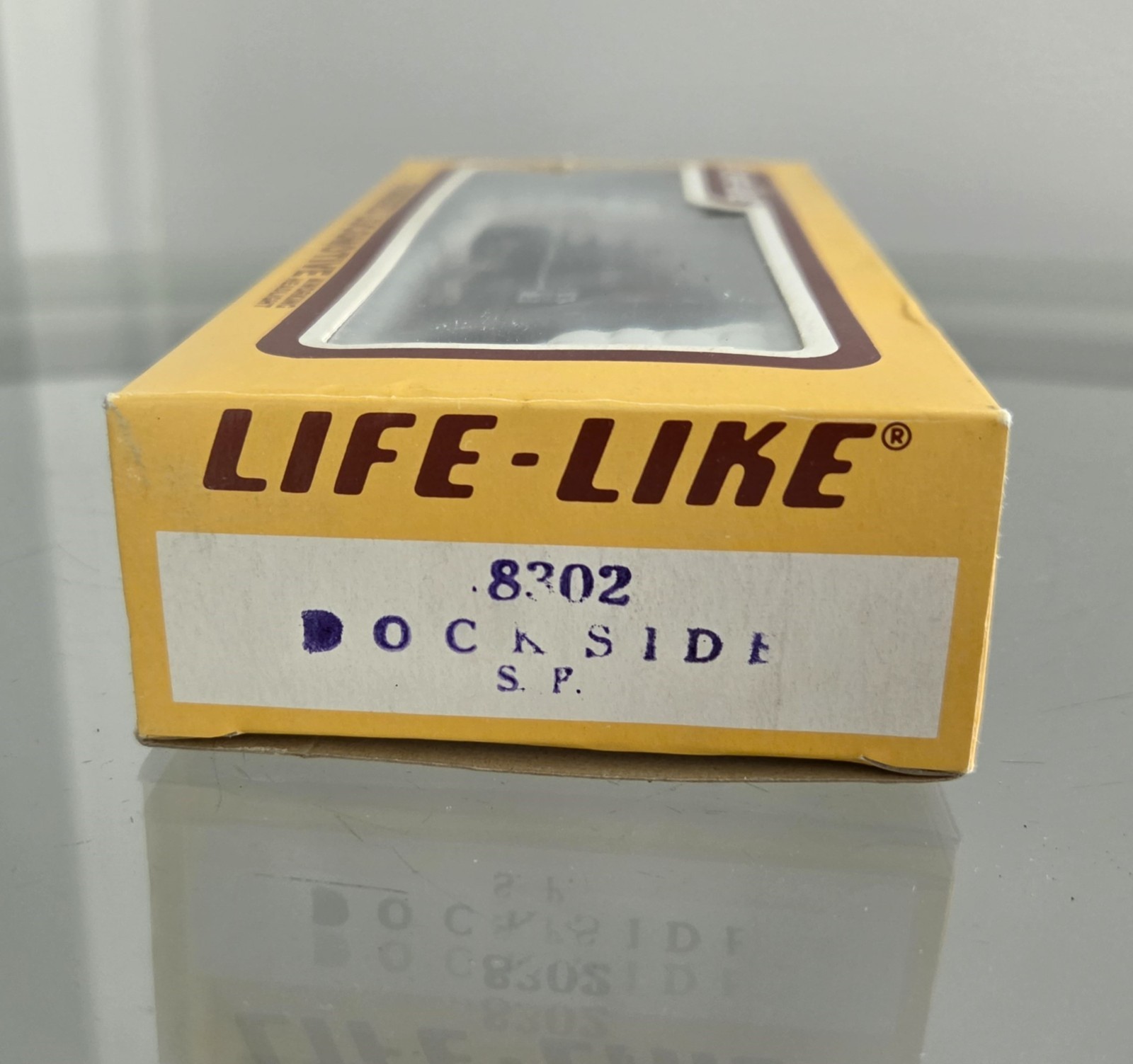 VINTAGE LIFE LIKE A.T. & S.F. #8302 DOCKSIDE HO POWERED LOCOMOTIVE M/NM IN BOX