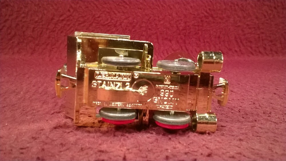 LGB 990 GNOMY STAINZ FRICTION STEAM LOCOMOTIVE – GOLD – NEEDS 1 WHEEL COVER