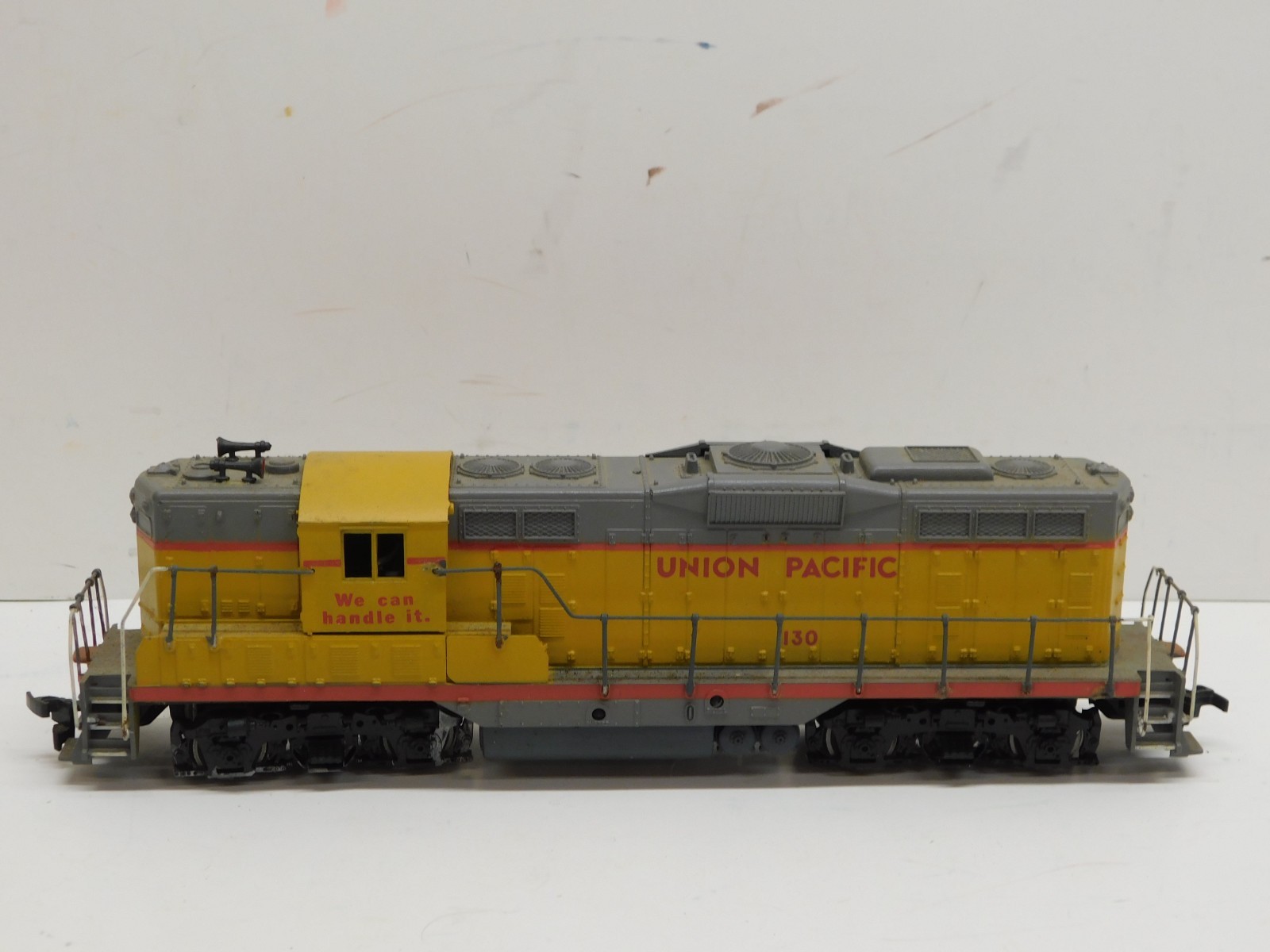 Athearn HO Blue Box Union Pacific GP9 Diesel Engine #130 – Powered Unit