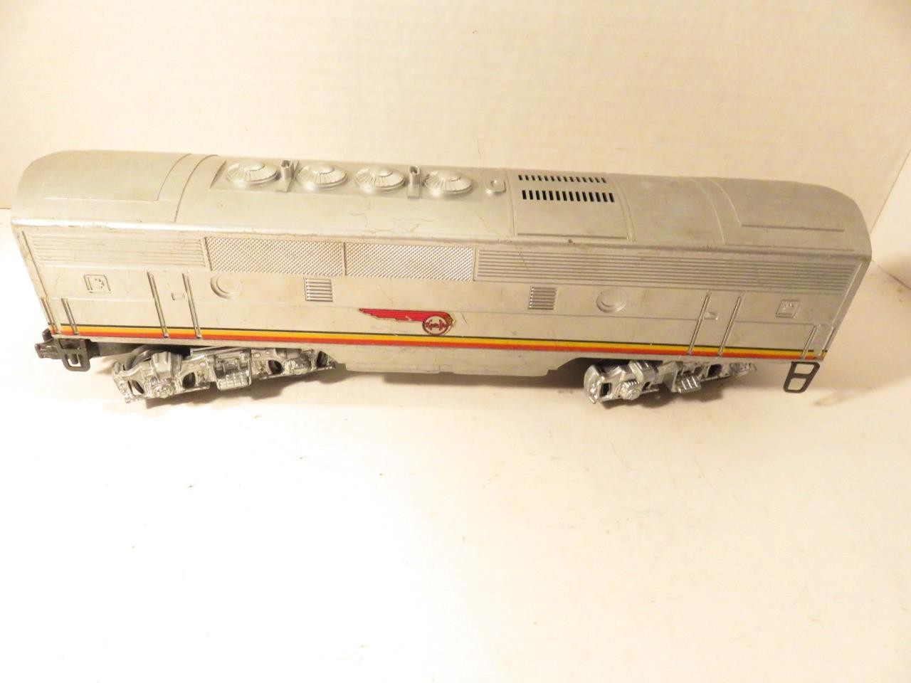 LIONEL POST-WAR SANTA FE F-3 B UNIT- SILVER TRUCKS – ORIGINAL- FAIR- W79
