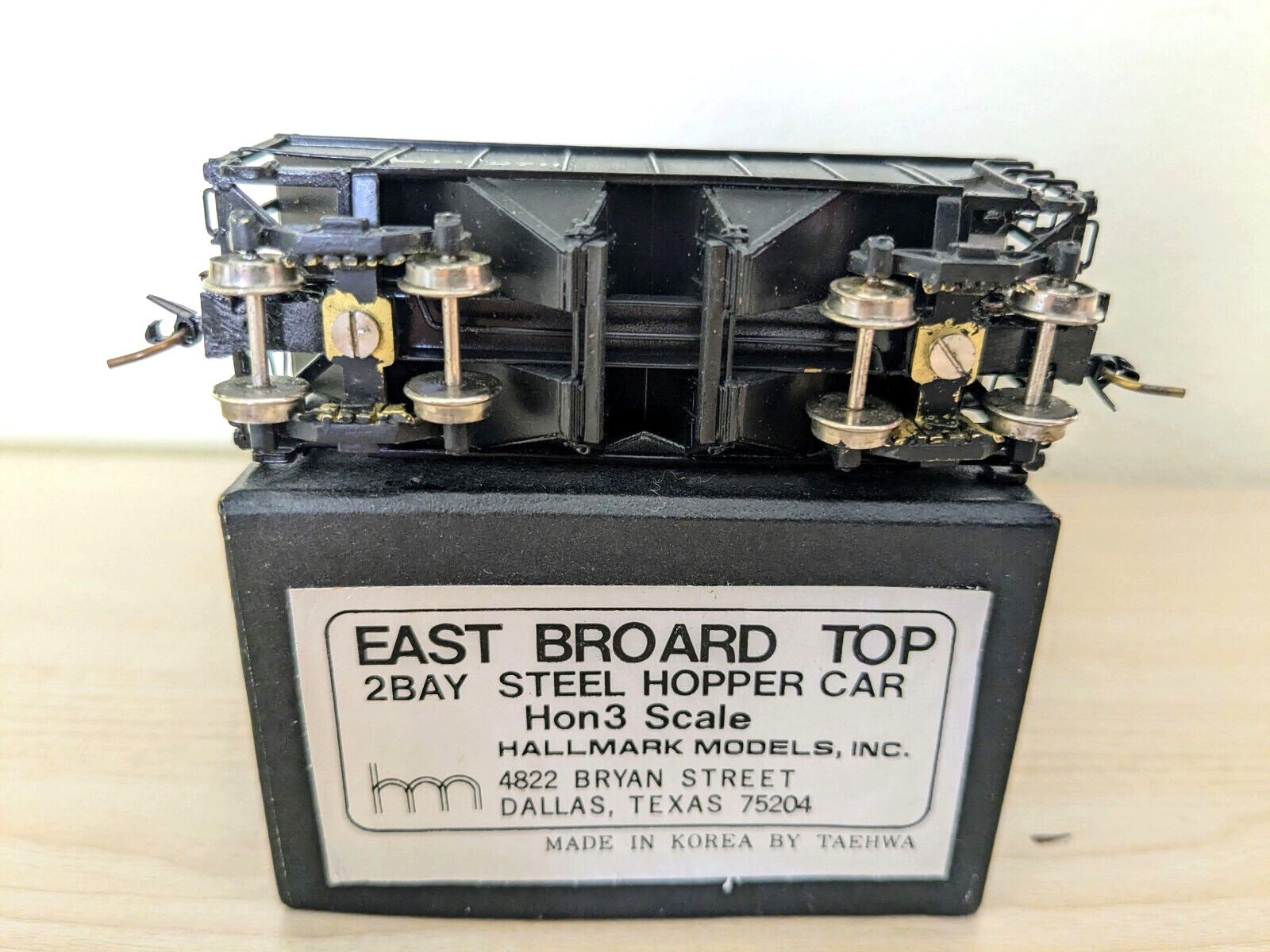 HALLMARK BRASS EAST BOARD TOP 2-BAY STEEL HOPPER CAR HOn3 **CUSTOM-PAINT **NICE!