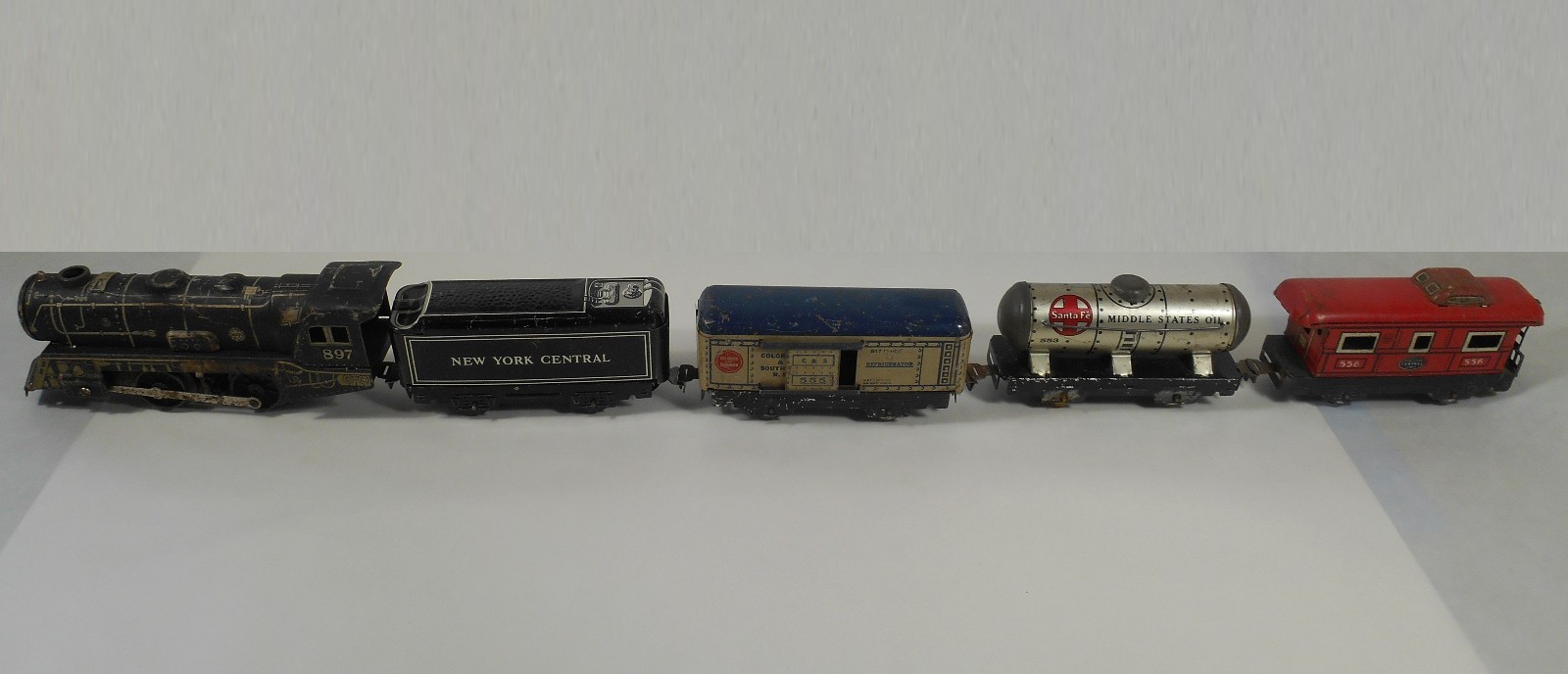 Vintage Louis Marx Tin Litho Steam Locomotve 897 + Tender & 3 Litho Cars