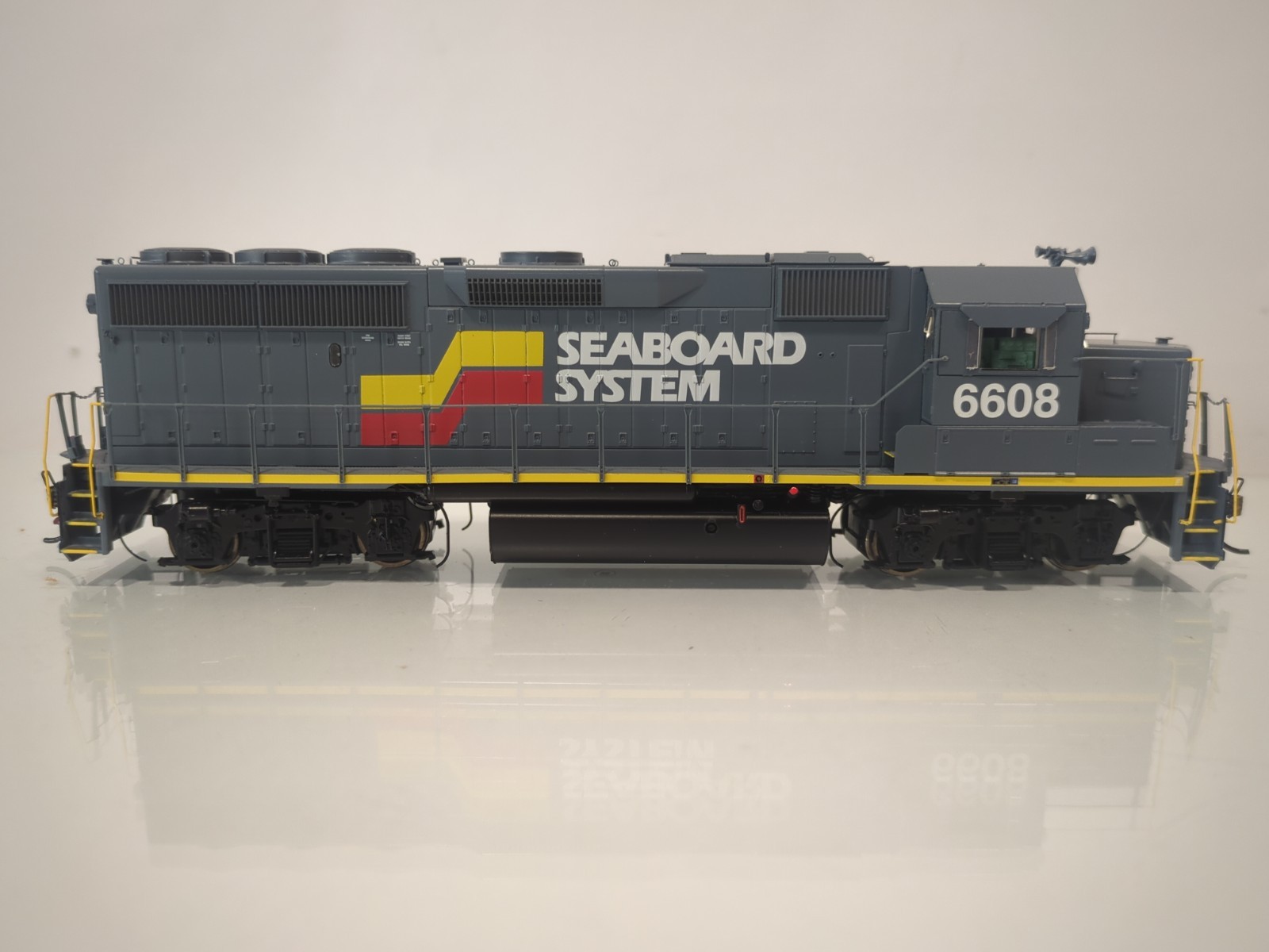 Athearn Genesis HO ATHG65070 Seaboard System GP40-2 #6608 DC/DCC Ready!