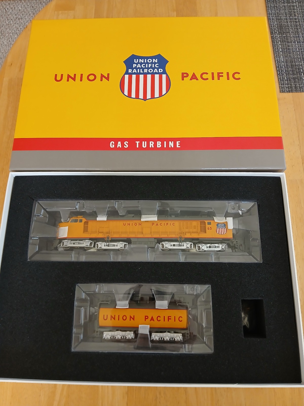 Modern HO scale Athearn Union Pacific #65 Veranda Gas Turbine Locomotive
