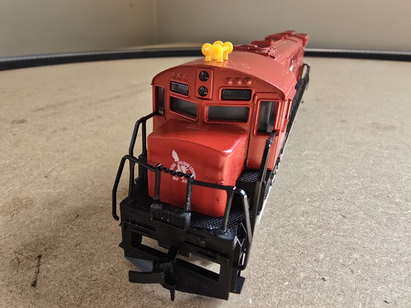 AHM/Roco Central New Jersey Alco Century 424 Diesel Locomotive CNJ 1540 HO