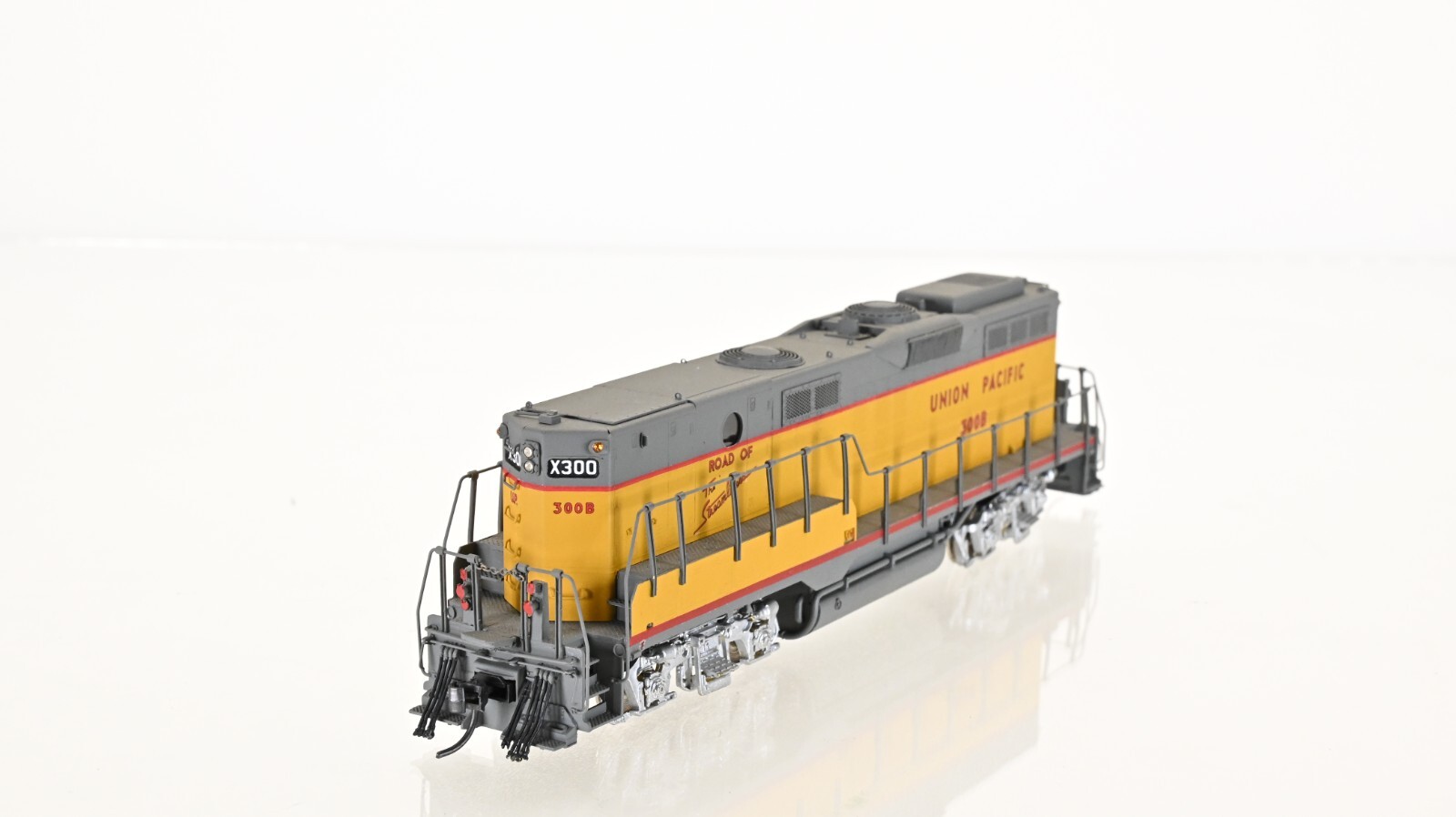 Overland Diamond Brass Veranda Turbine & GP9B & Tender Union Pacific HO scale