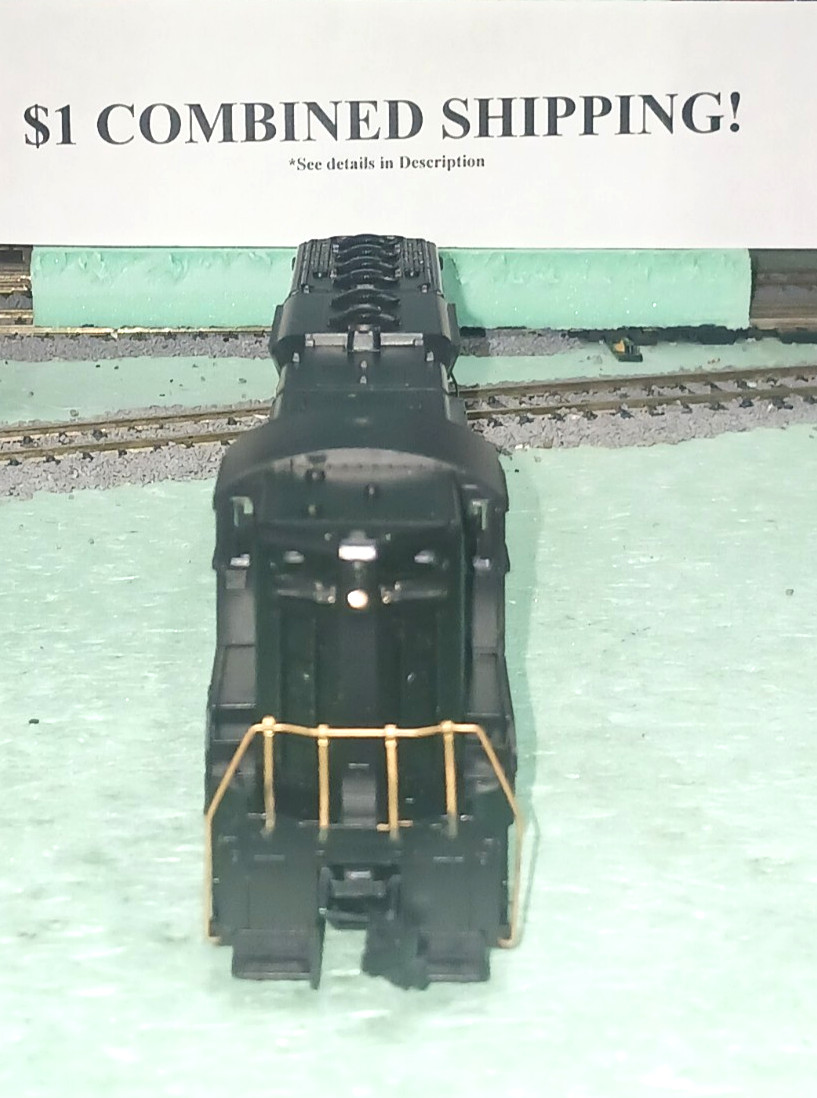 HO SCALE SD-9 DIESEL LOCOMOTIVE PENNSYLVANIA; ATHEARN Ki0709-1