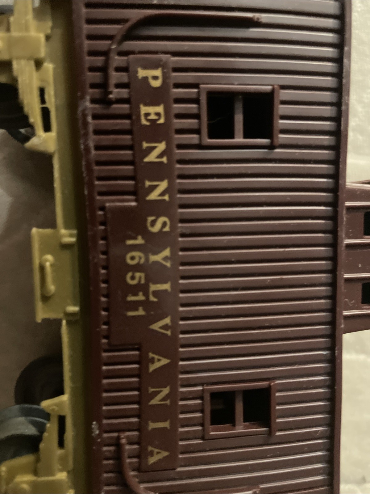 LIONEL O 8900 PENNSYLVANIA DC POWER DIESEL SWITCHER WITH 16511 CABOOSE SET