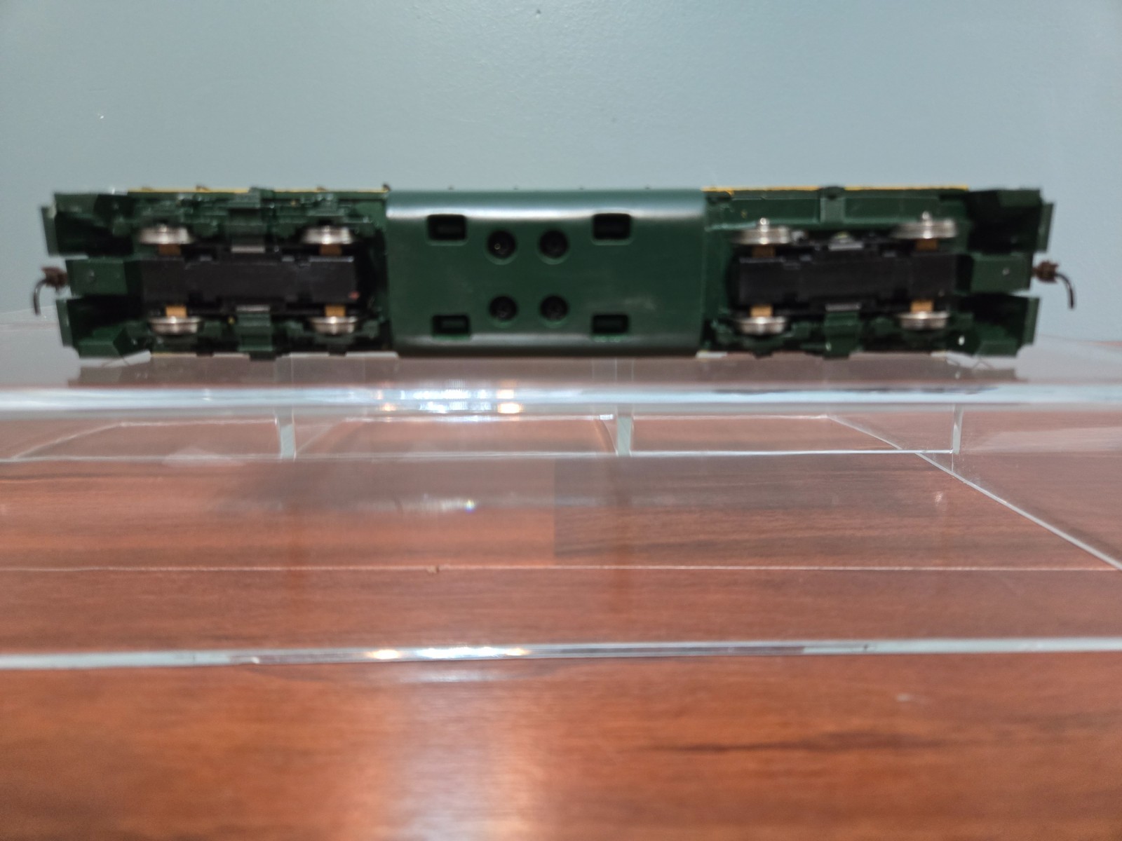 HO ATHEARN BNSF # 2257 Locomotive with Matching Caboose