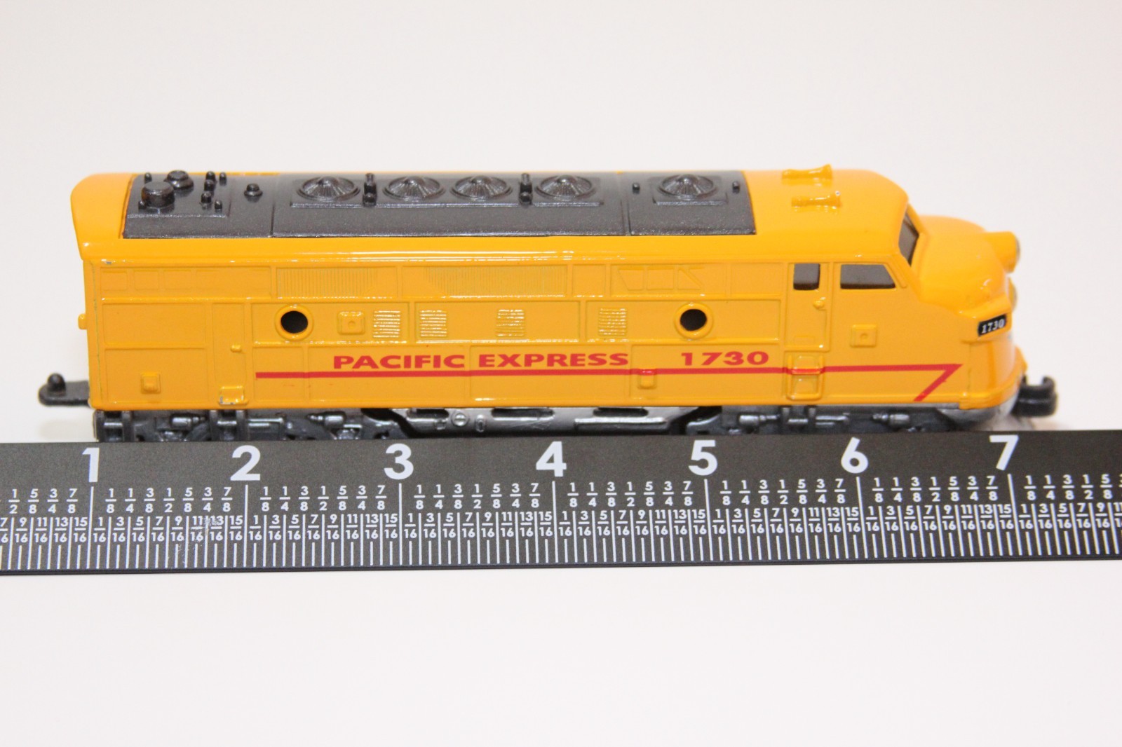 PACIFIC EXPRESS 1730 Pull Back Train Locomotive Engine Toysmith Toy