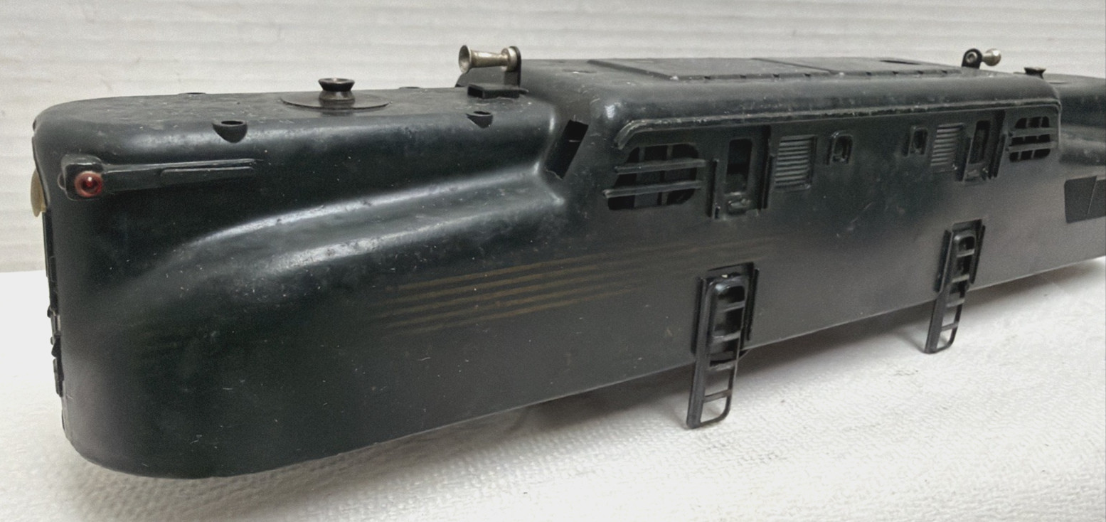 LIONEL ORIGINAL O-GAUGE 2332 GG-1 GREEN SHELL WITH WEIGHT & LIGHT BRACKETS