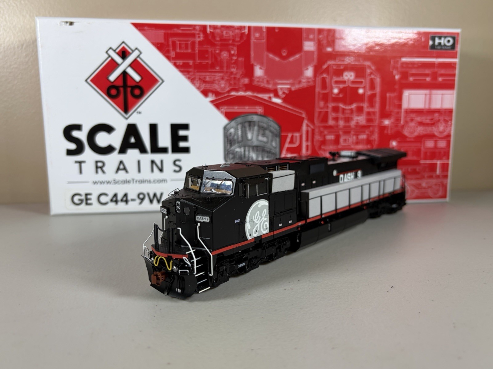 HO ScaleTrains DCC Sound GE Demonstrator C44-9w #8601