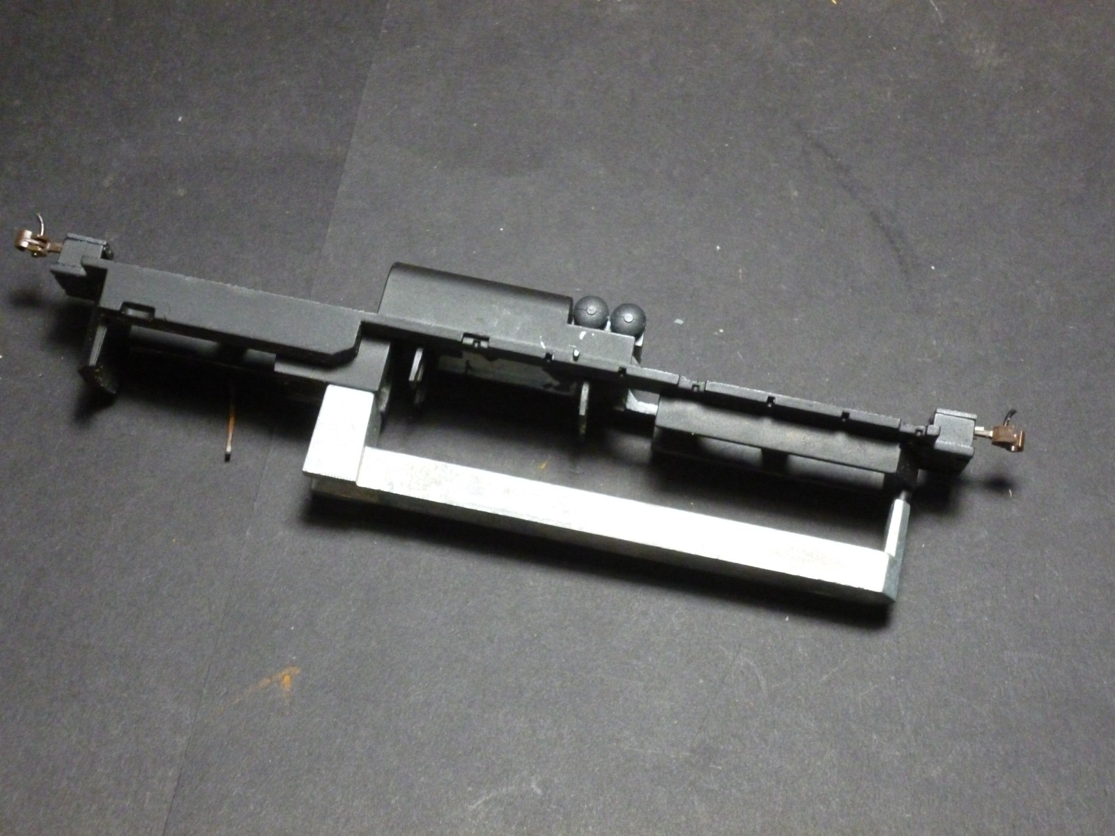 Ho Walthers GP9 locomotive Chassi frame