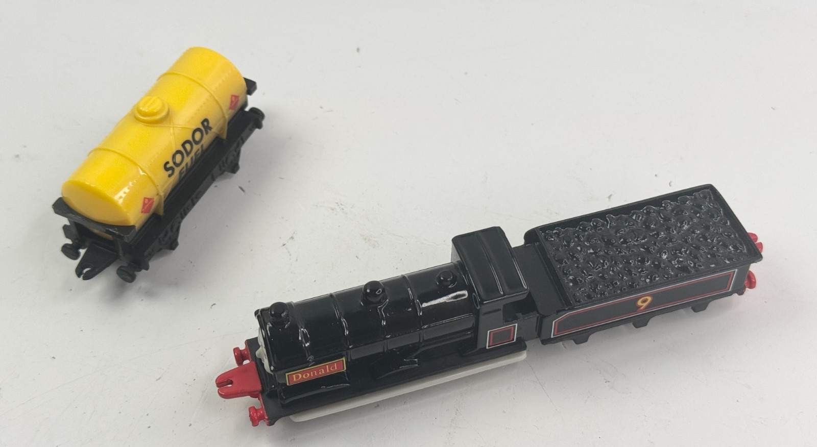 ERTL Douglas “Thomas The Train” Locomotive & Sodor Fuel Train Car | A++ Shape