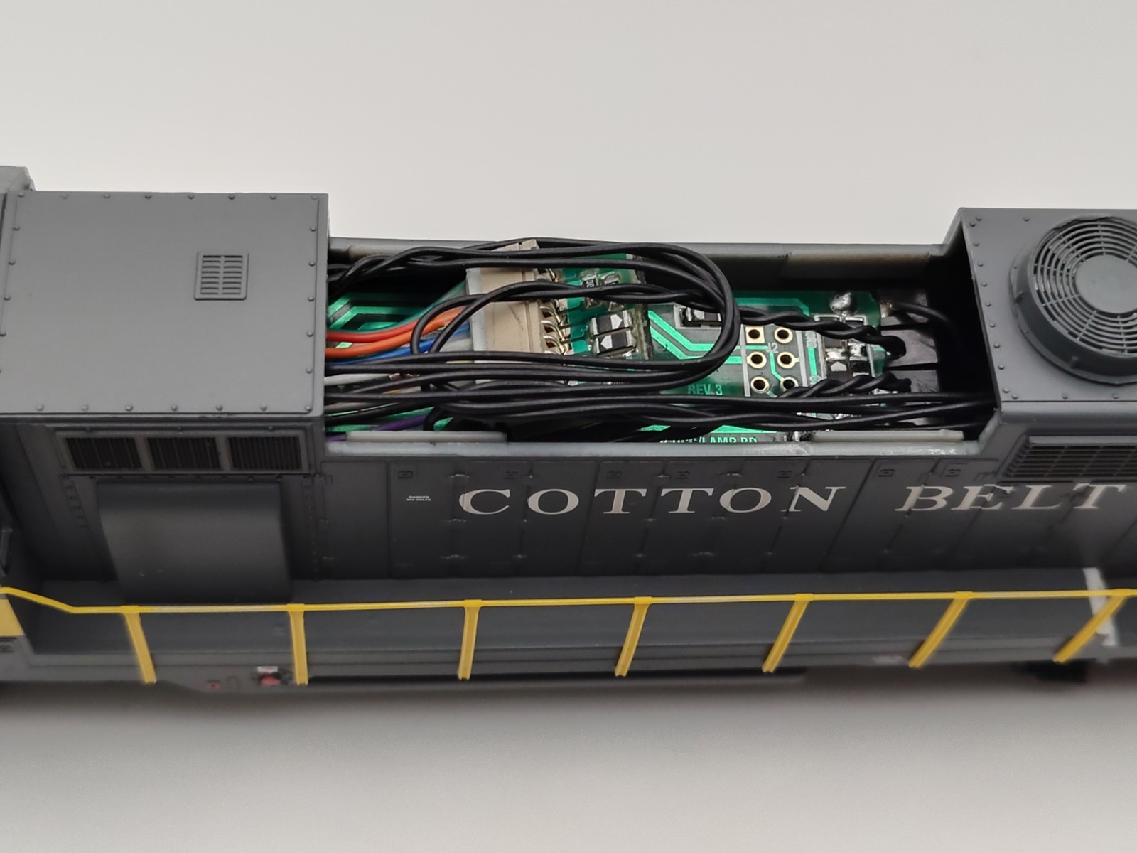 HO Athearn Custom Locomotive Union Pacific Patched Cotton Belt GP35 DCC…