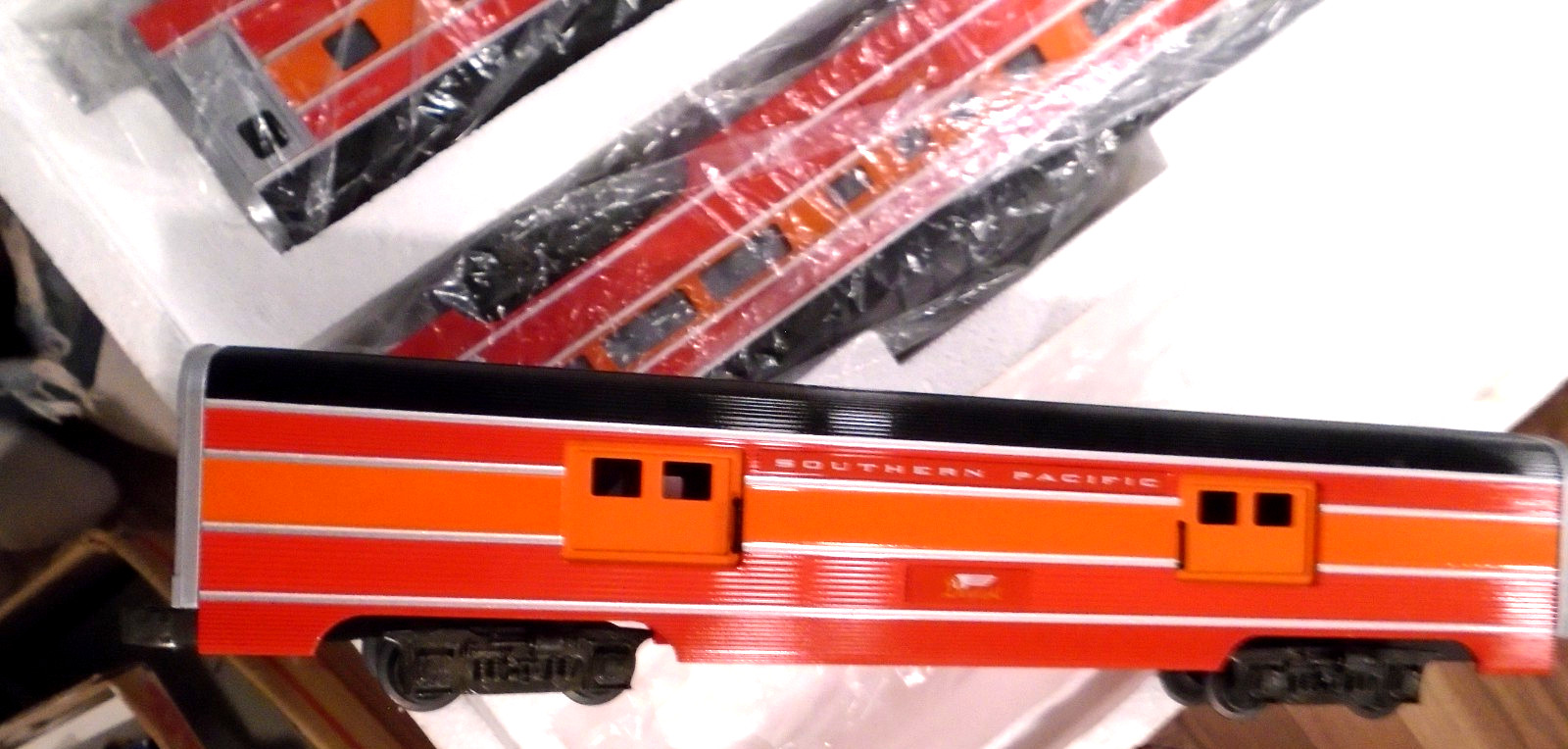 WILLIAMS CROWN EDITION SOUTHERN PACIFIC DAYLIGHT PASSENGER 9 PC SET – NEW IN BOX