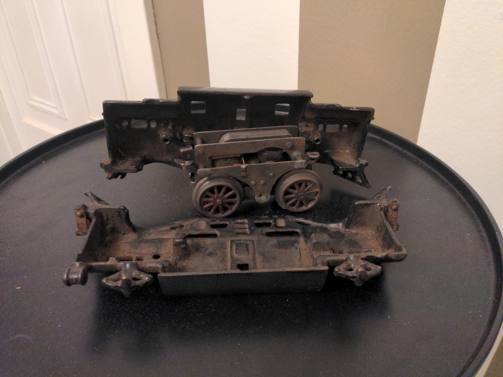 ANTIQUE PRE-WAR IVES CAST IRON O GUAGE TRAIN LOCOMOTIVE ENGINE
